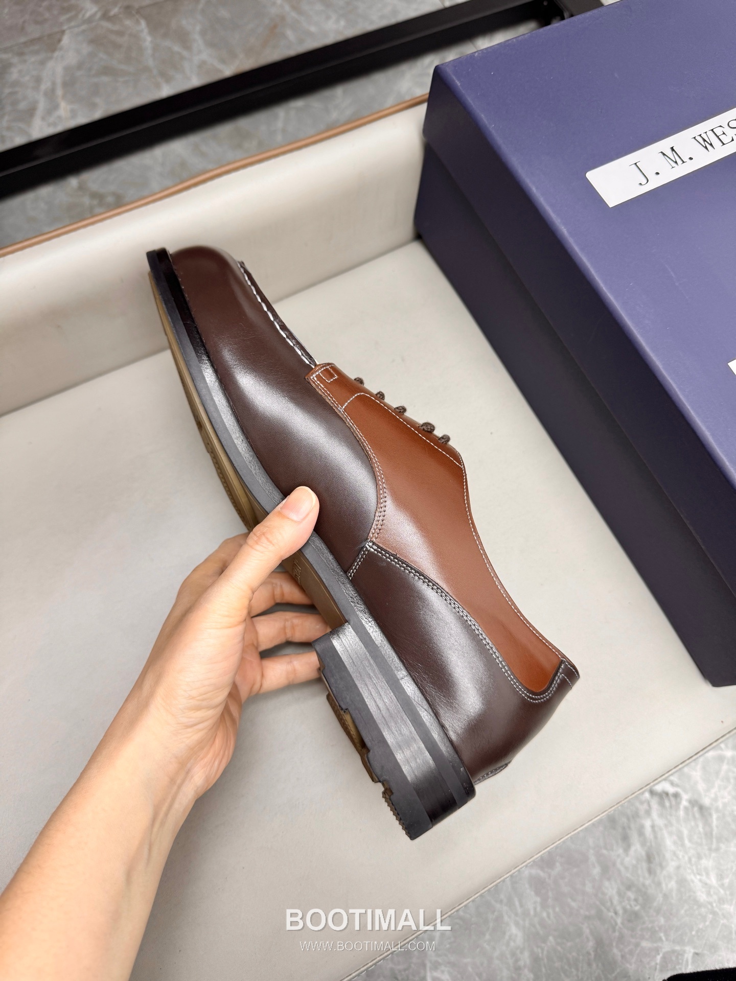 J.M.Weston Classic Calfskin Leather Lace-Up Dress Shoes with Combination Sole Detail 제이엠웨스턴 클래식 카프스킨 레더 레이스업 드레스 슈즈 2.5cm 8