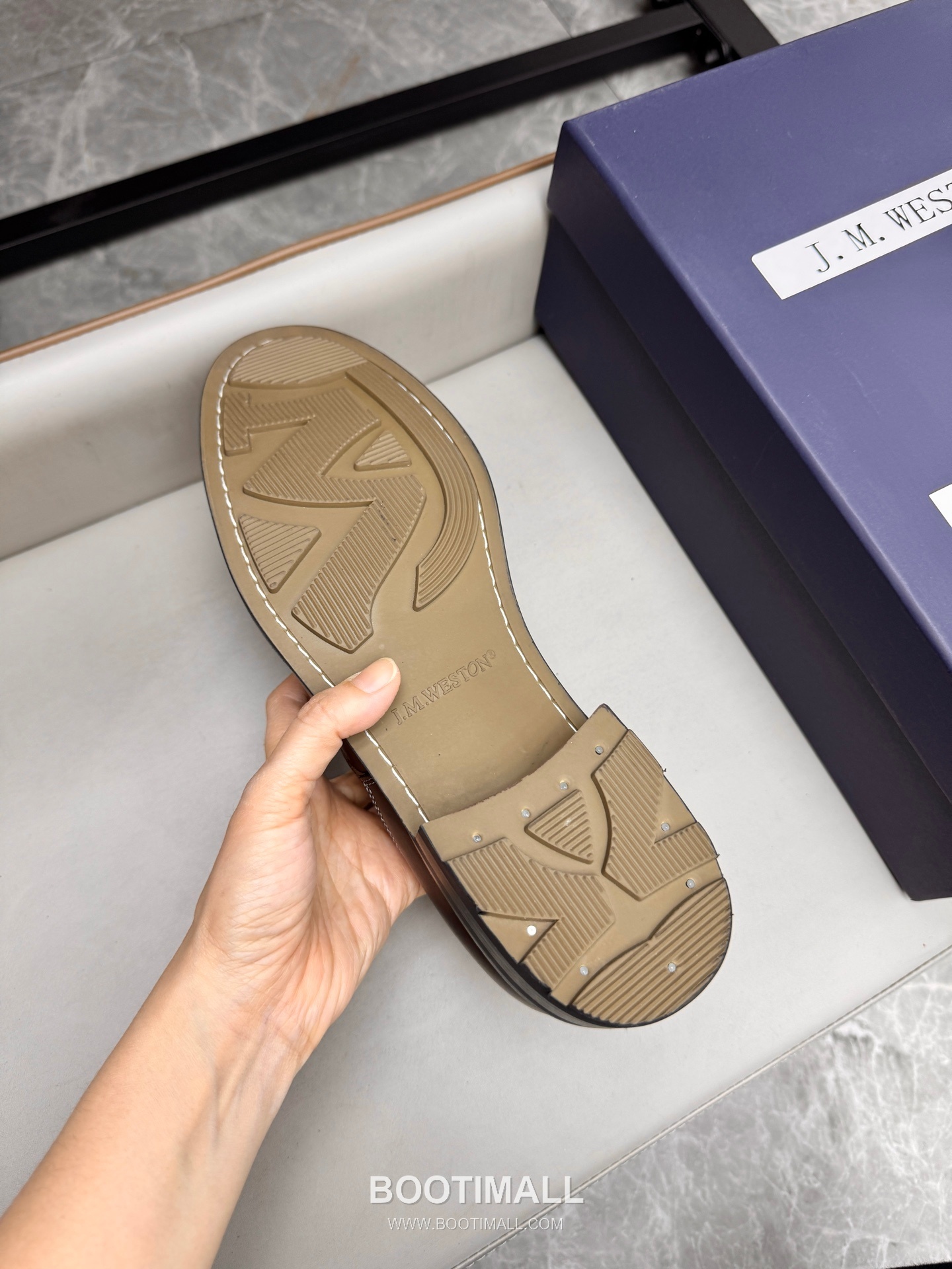 J.M.Weston Classic Calfskin Leather Lace-Up Dress Shoes with Combination Sole Detail 제이엠웨스턴 클래식 카프스킨 레더 레이스업 드레스 슈즈 2.5cm 9