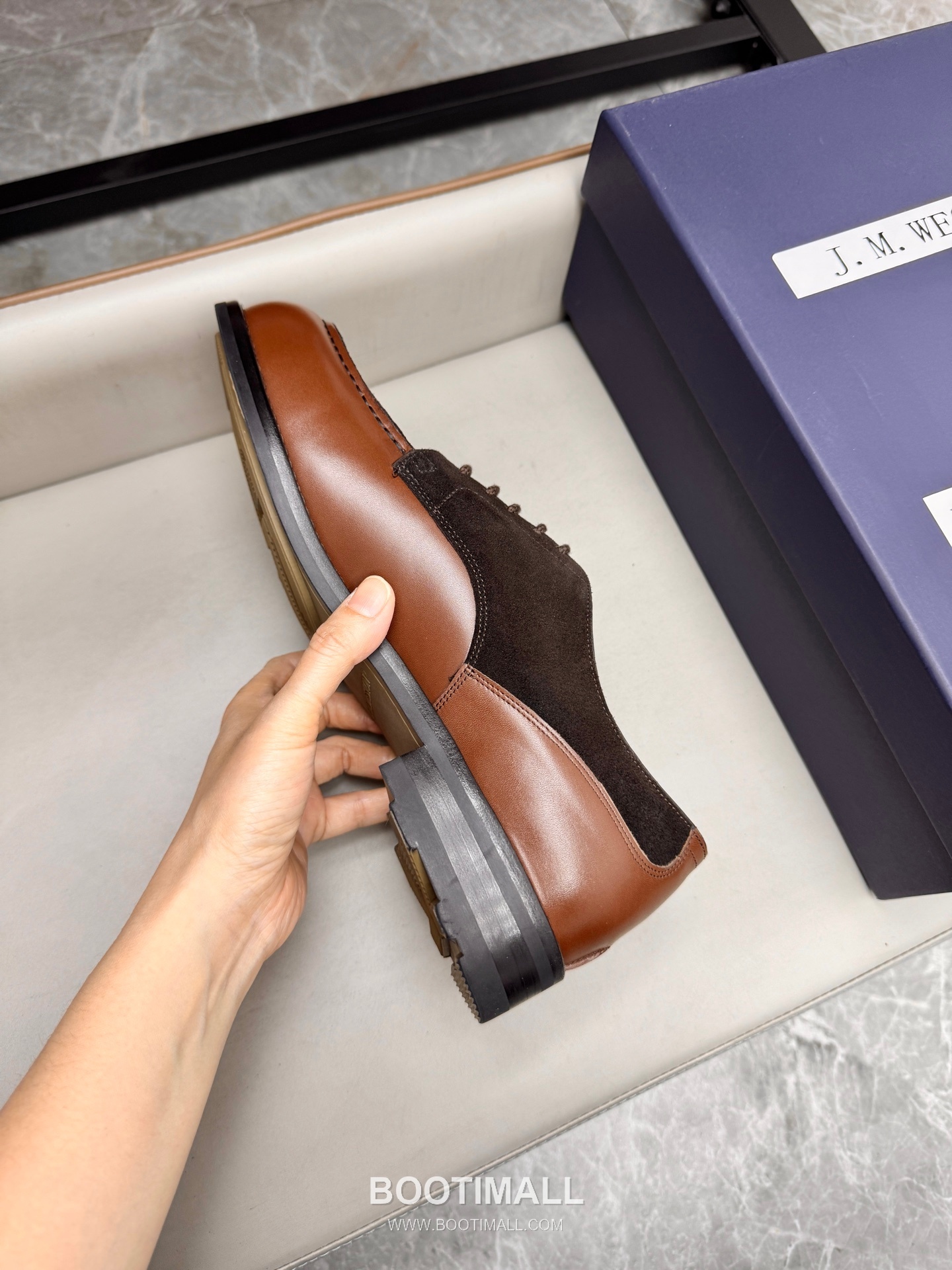 J.M.Weston Classic Calfskin Leather Lace-Up Dress Shoes with Combination Sole Detail 제이엠웨스턴 클래식 카프스킨 레더 레이스업 드레스 슈즈 2.5cm 8