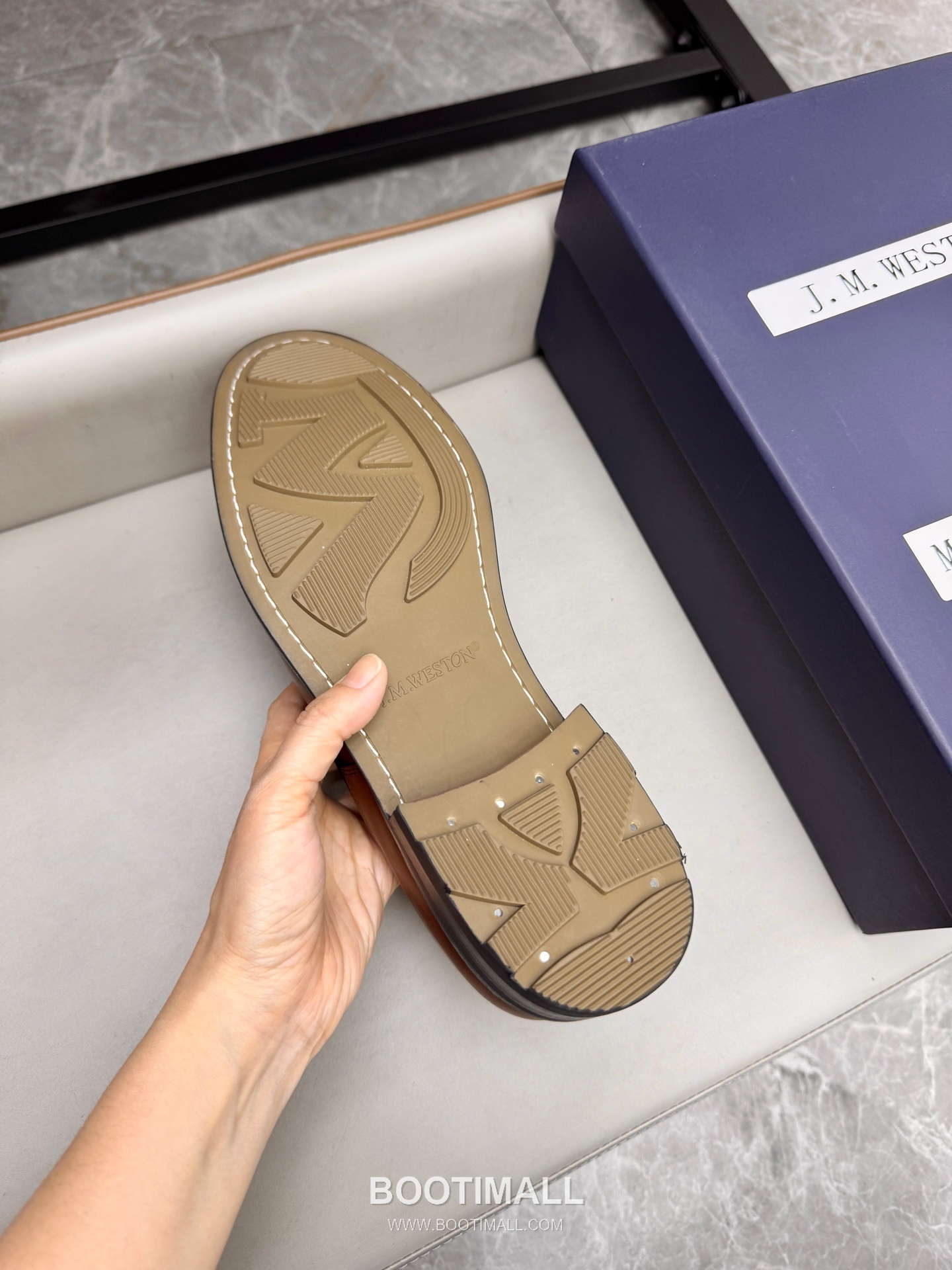 J.M.Weston Classic Calfskin Leather Lace-Up Dress Shoes with Combination Sole Detail 제이엠웨스턴 클래식 카프스킨 레더 레이스업 드레스 슈즈 2.5cm 9