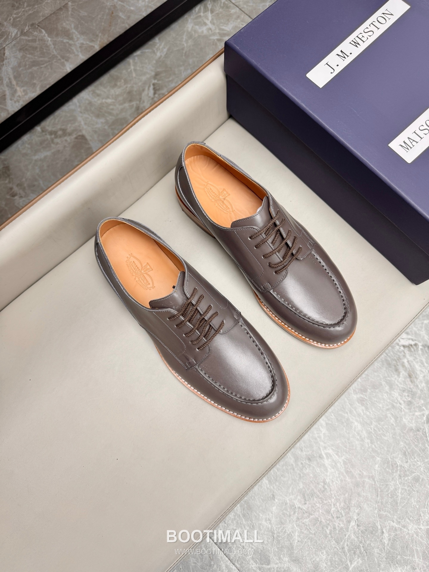 J.M.Weston Classic Calfskin Leather Lace-Up Dress Shoes with Combination Sole Detail 제이엠웨스턴 클래식 카프스킨 레더 레이스업 드레스 슈즈 2.5cm 1