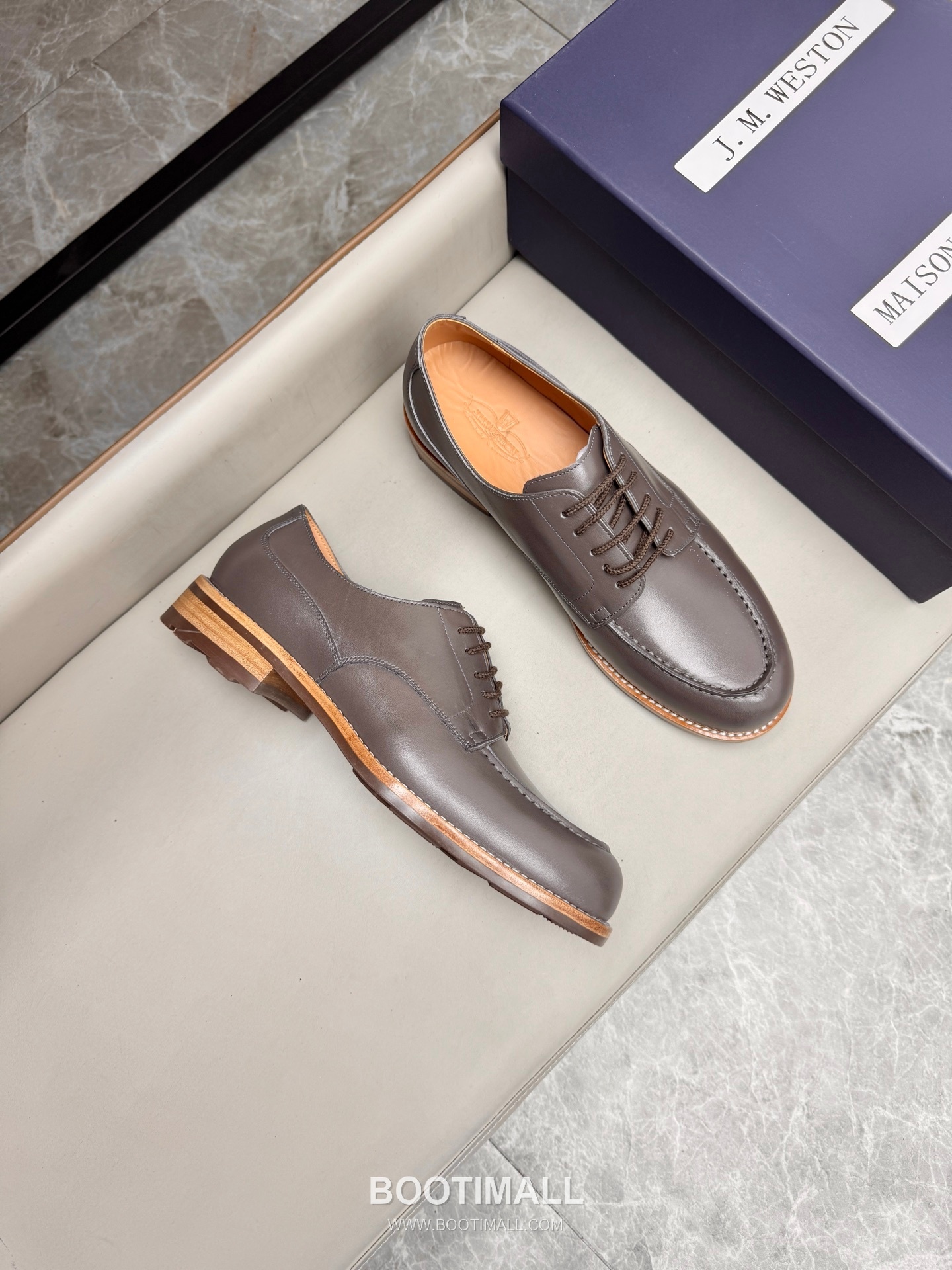J.M.Weston Classic Calfskin Leather Lace-Up Dress Shoes with Combination Sole Detail 제이엠웨스턴 클래식 카프스킨 레더 레이스업 드레스 슈즈 2.5cm 2