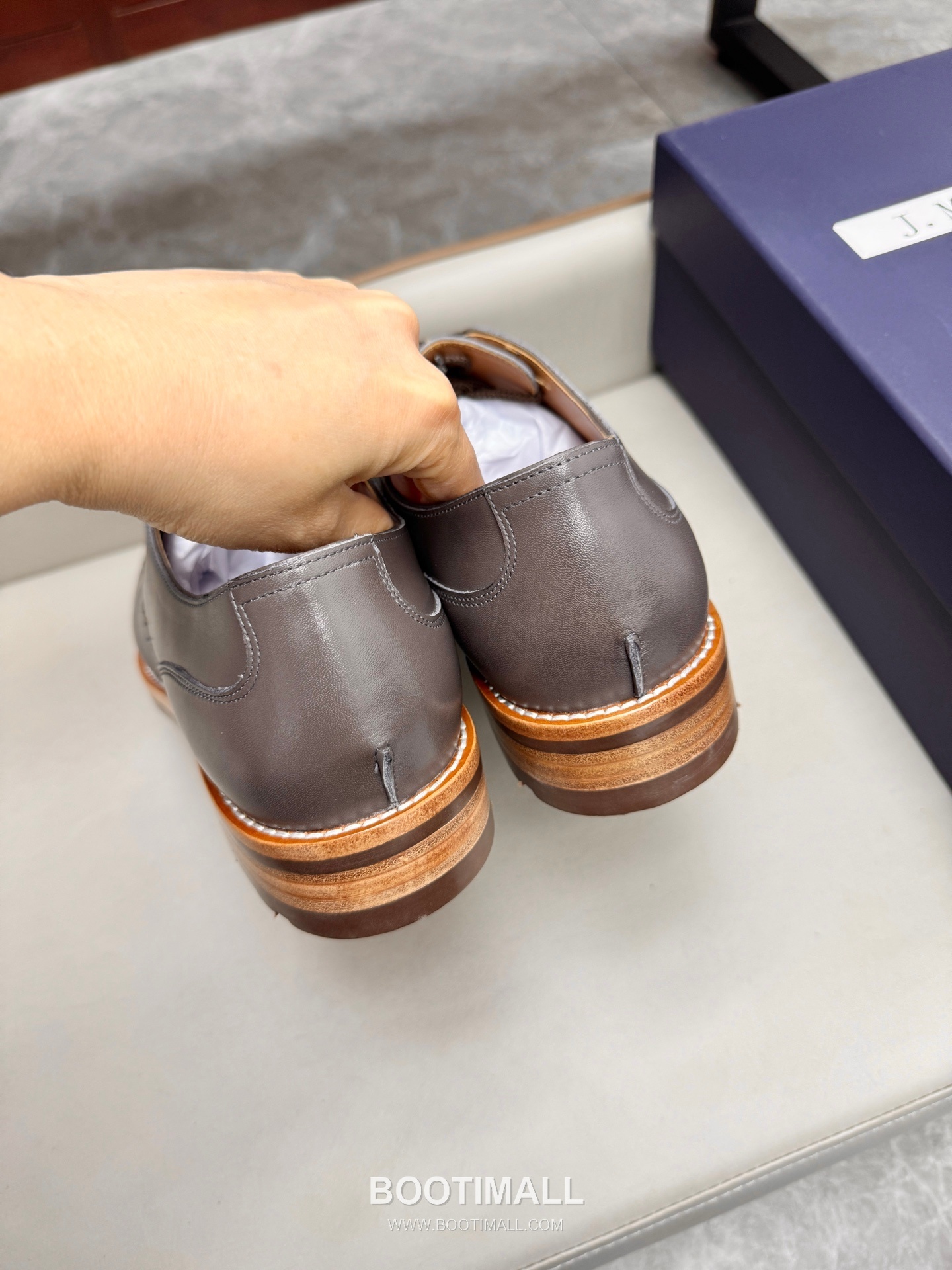 J.M.Weston Classic Calfskin Leather Lace-Up Dress Shoes with Combination Sole Detail 제이엠웨스턴 클래식 카프스킨 레더 레이스업 드레스 슈즈 2.5cm 5