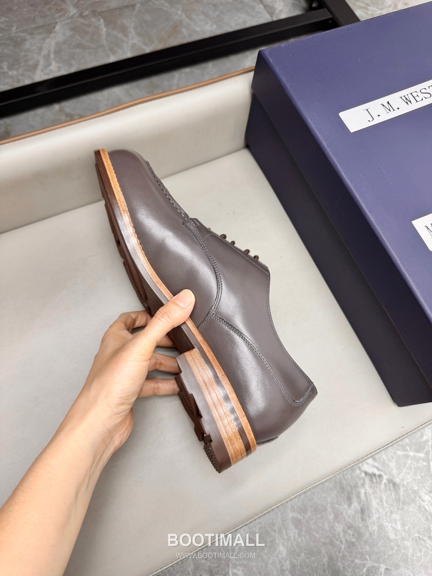 J.M.Weston Classic Calfskin Leather Lace-Up Dress Shoes with Combination Sole Detail 제이엠웨스턴 클래식 카프스킨 레더 레이스업 드레스 슈즈 2.5cm 8
