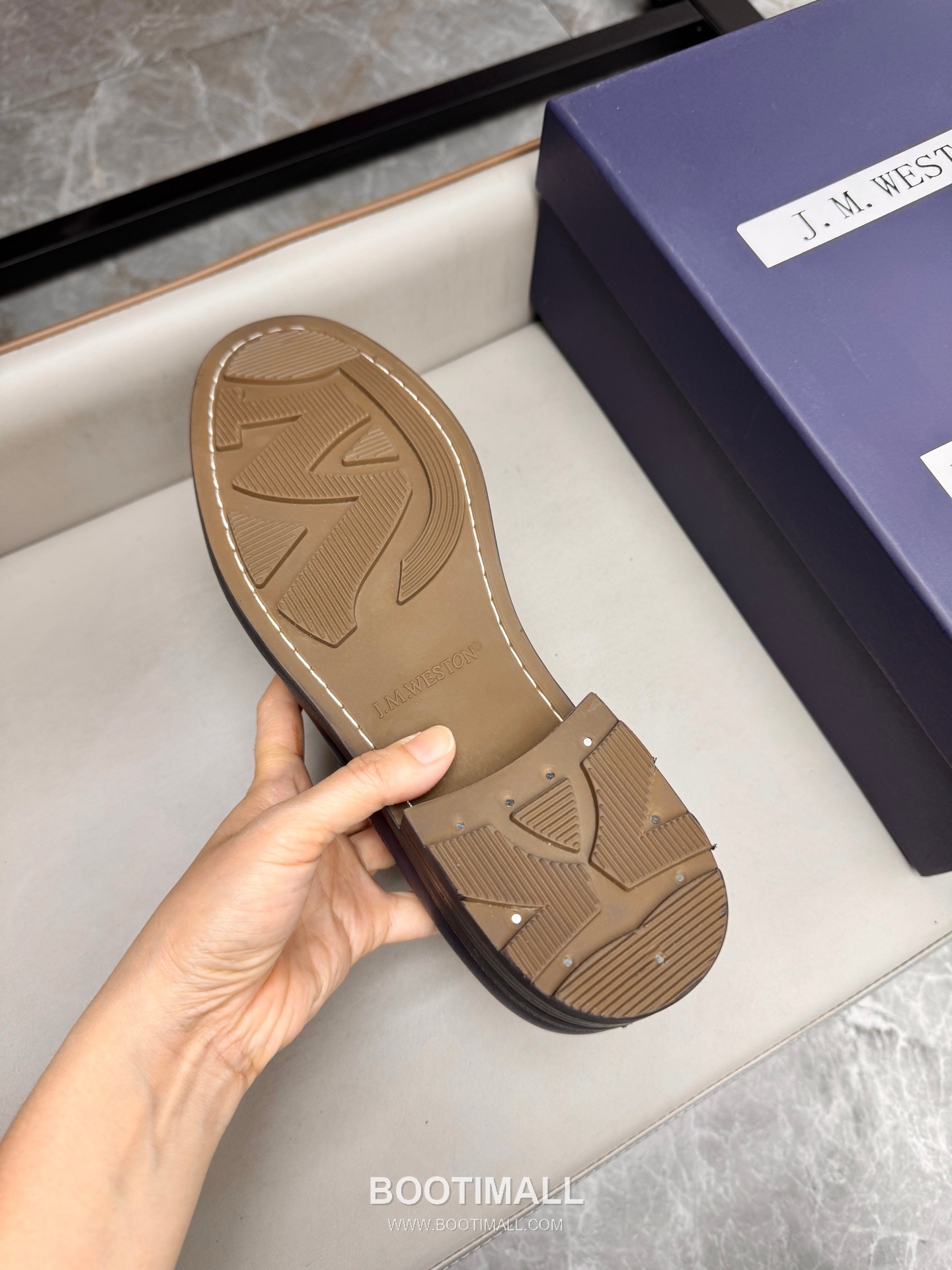 J.M.Weston Classic Calfskin Leather Lace-Up Dress Shoes with Combination Sole Detail 제이엠웨스턴 클래식 카프스킨 레더 레이스업 드레스 슈즈 2.5cm 9