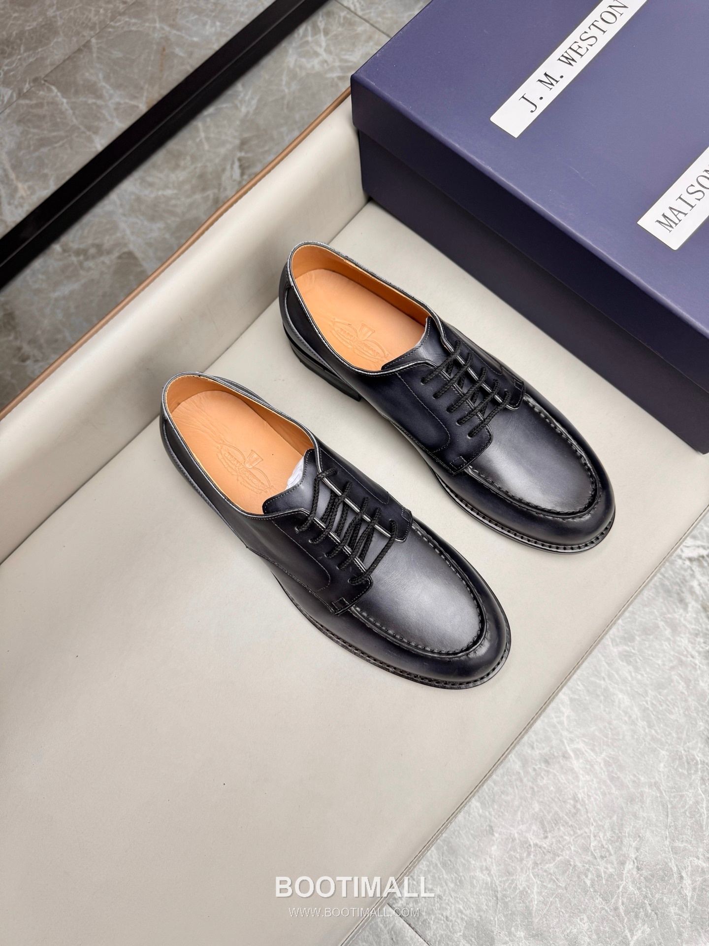 J.M.Weston Classic Calfskin Leather Lace-Up Dress Shoes with Combination Sole Detail 제이엠웨스턴 클래식 카프스킨 레더 레이스업 드레스 슈즈 2.5cm 1