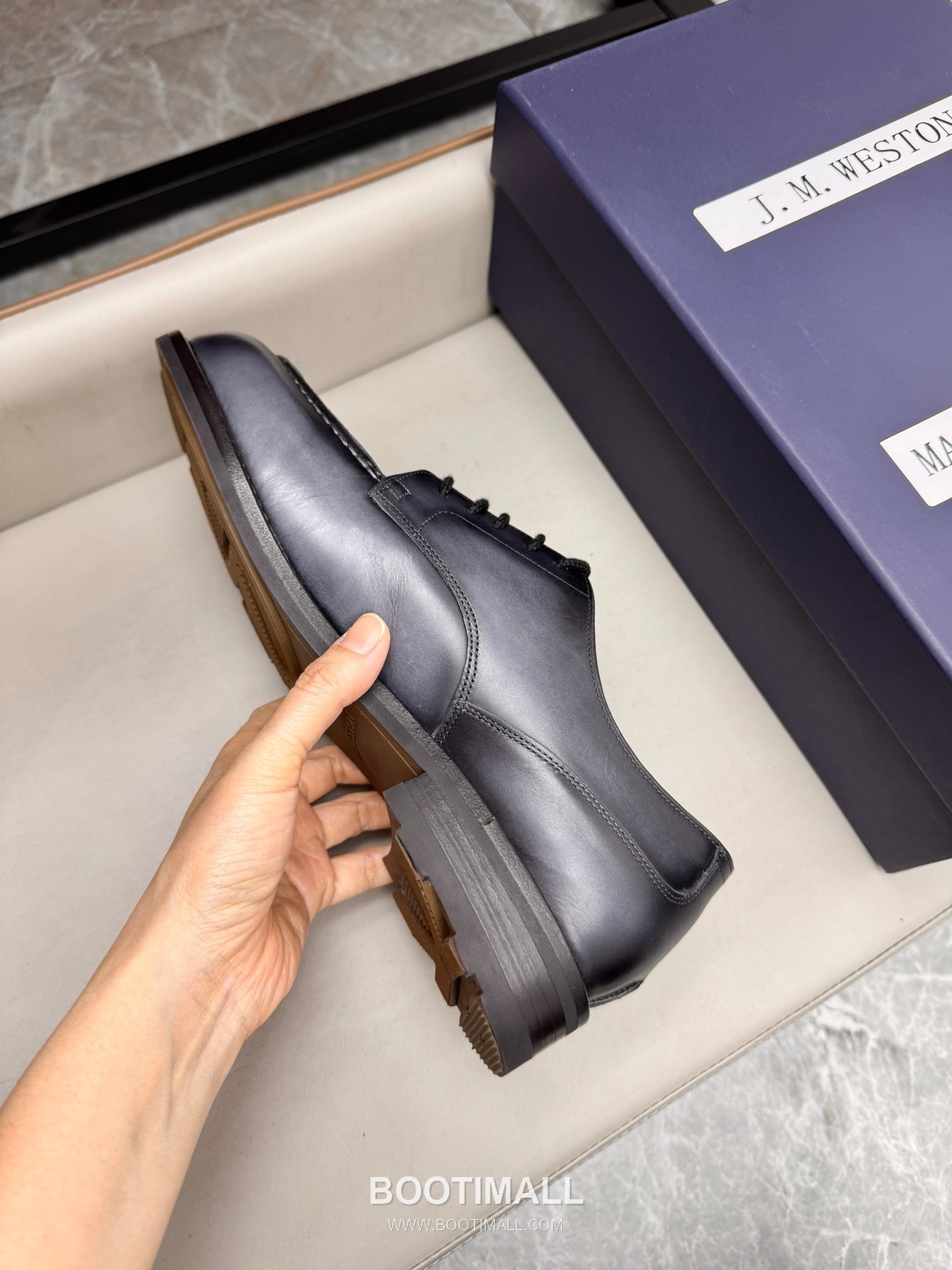 J.M.Weston Classic Calfskin Leather Lace-Up Dress Shoes with Combination Sole Detail 제이엠웨스턴 클래식 카프스킨 레더 레이스업 드레스 슈즈 2.5cm 8