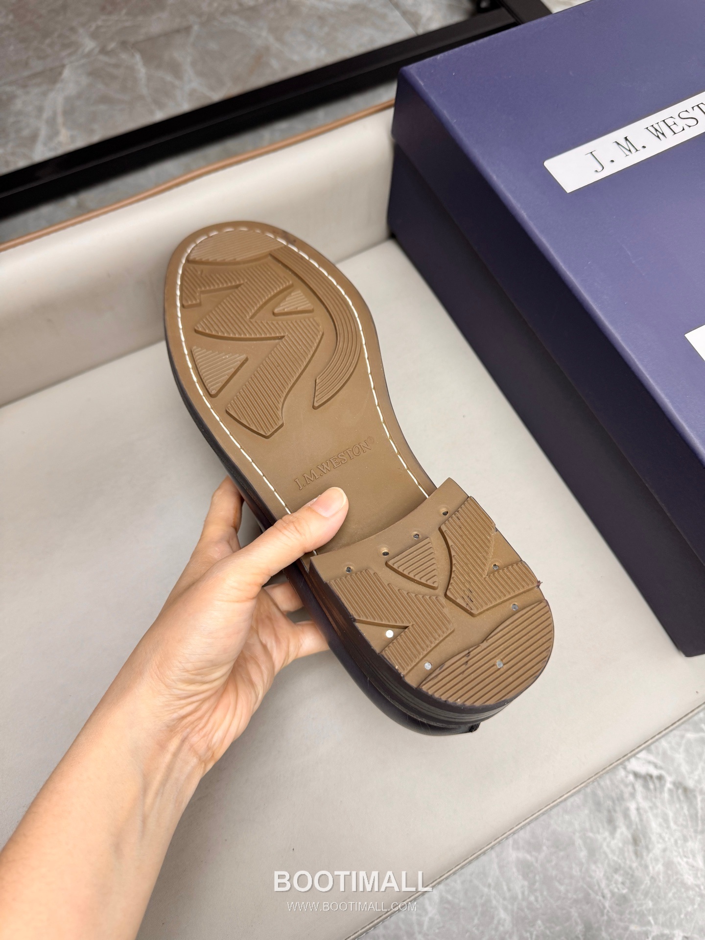 J.M.Weston Classic Calfskin Leather Lace-Up Dress Shoes with Combination Sole Detail 제이엠웨스턴 클래식 카프스킨 레더 레이스업 드레스 슈즈 2.5cm 9