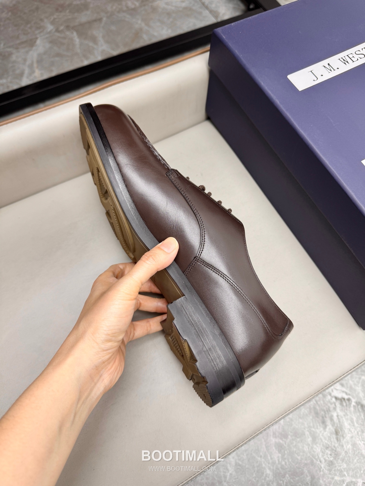 J.M.Weston Classic Calfskin Leather Lace-Up Dress Shoes with Combination Sole Detail 제이엠웨스턴 클래식 카프스킨 레더 레이스업 드레스 슈즈 2.5cm 8
