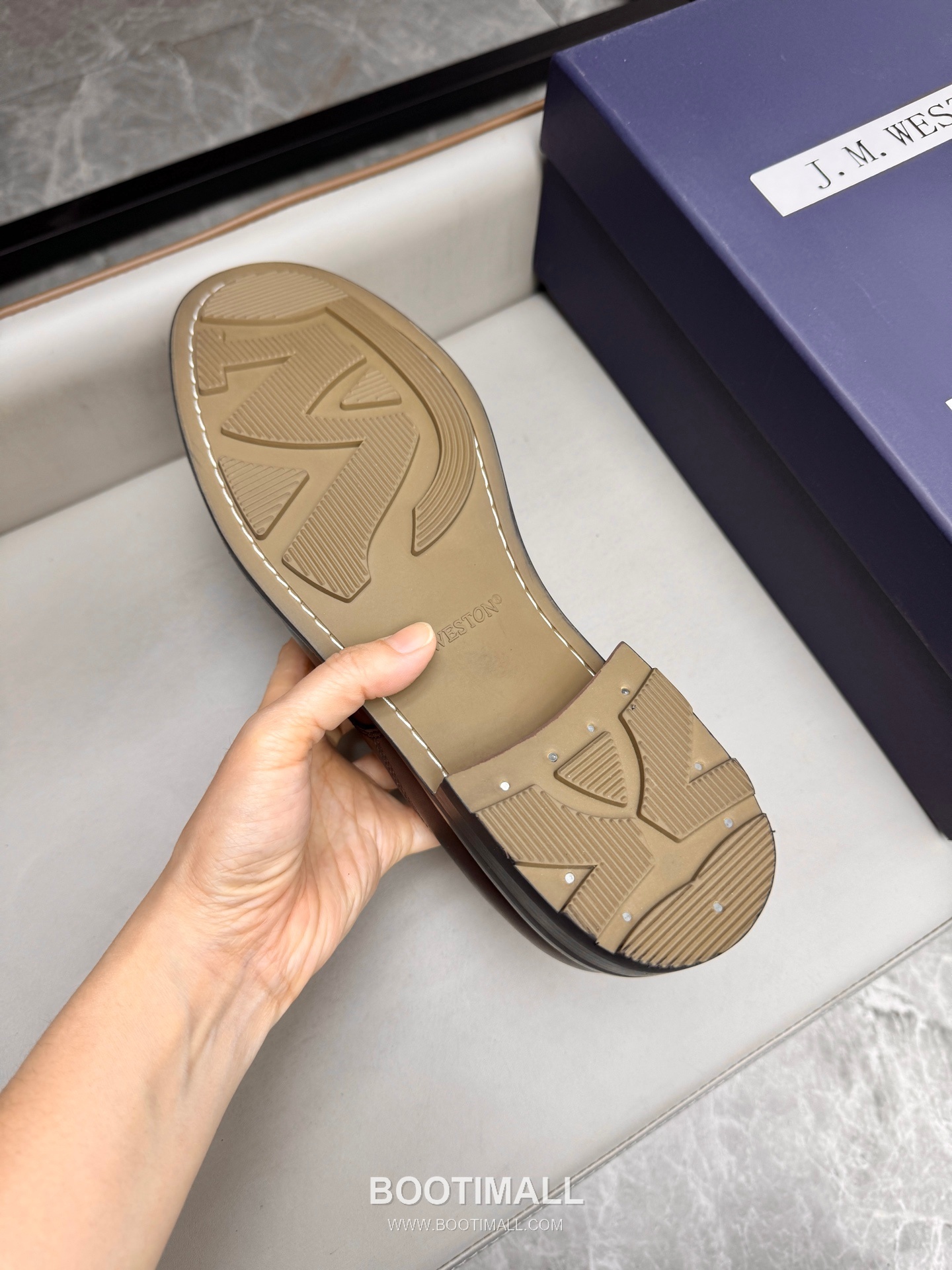 J.M.Weston Classic Calfskin Leather Lace-Up Dress Shoes with Combination Sole Detail 제이엠웨스턴 클래식 카프스킨 레더 레이스업 드레스 슈즈 2.5cm 9