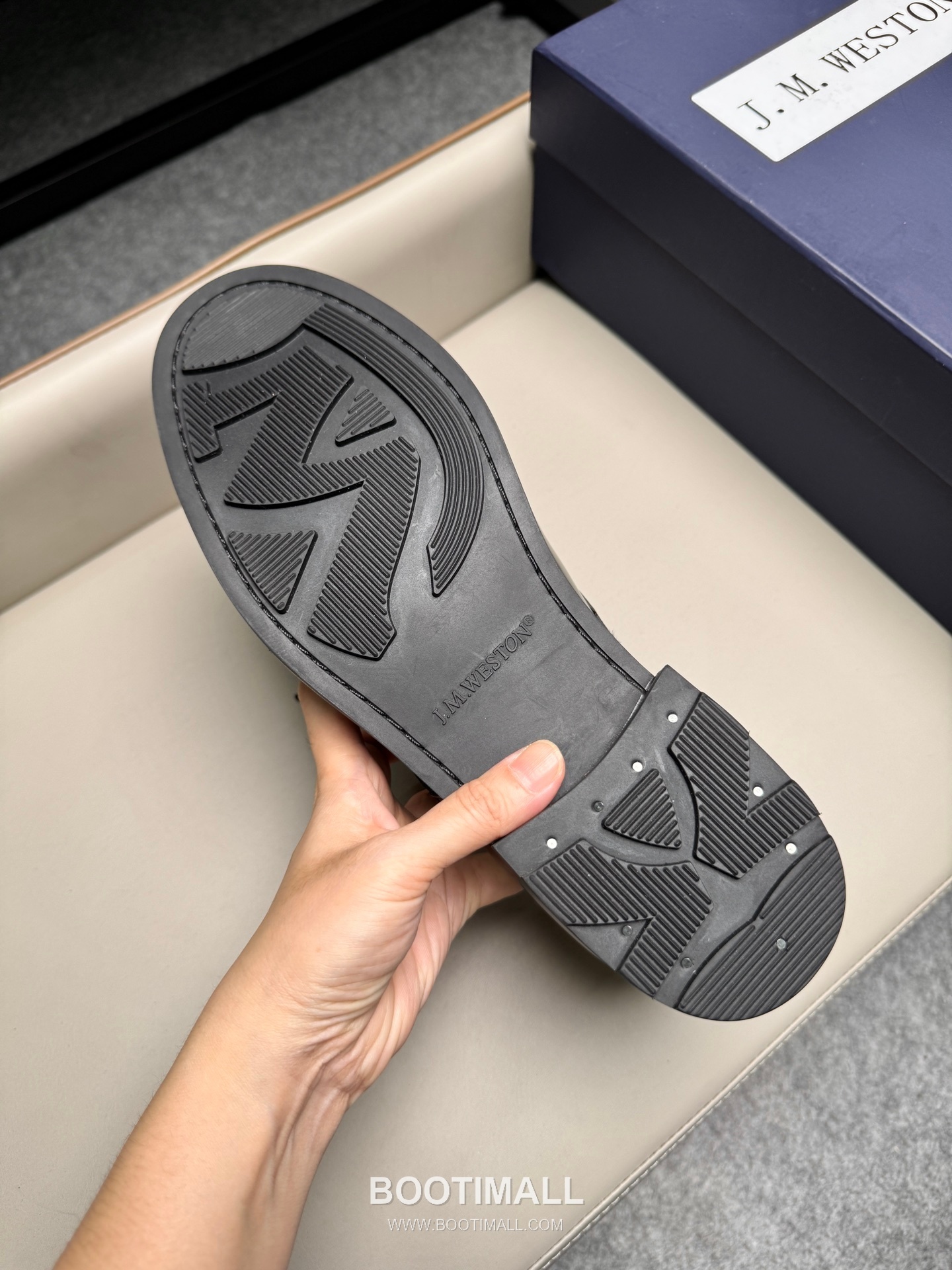 J.M.Weston Classic Calfskin Leather Lace-Up Dress Shoes with Clean Upper Detail 제이엠웨스턴 클래식 카프스킨 레더 레이스업 드레스 슈즈 2.5cm 9