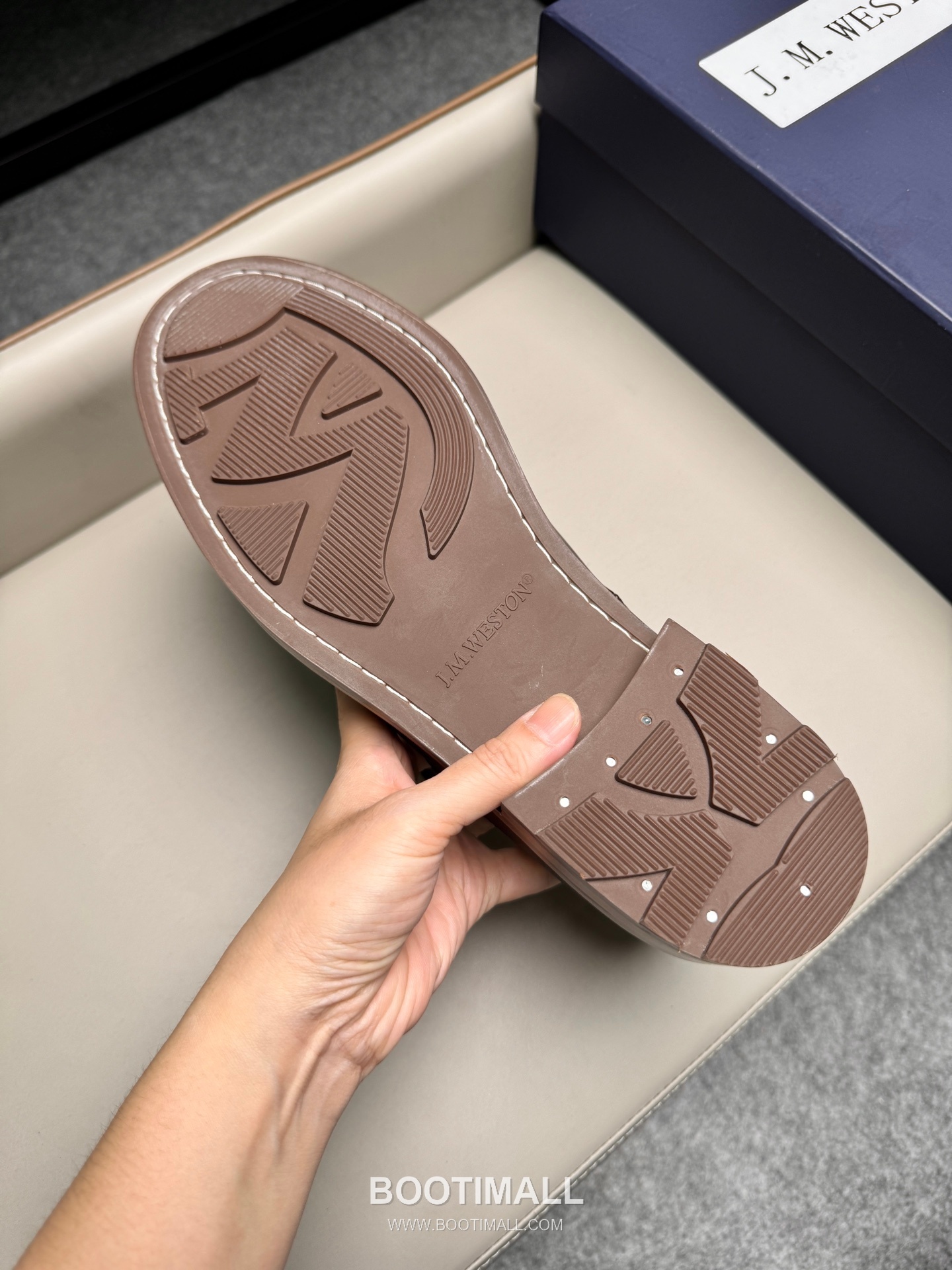 J.M.Weston Classic Calfskin Leather Lace-Up Dress Shoes with Clean Upper Detail 제이엠웨스턴 클래식 카프스킨 레더 레이스업 드레스 슈즈 2.5cm 9