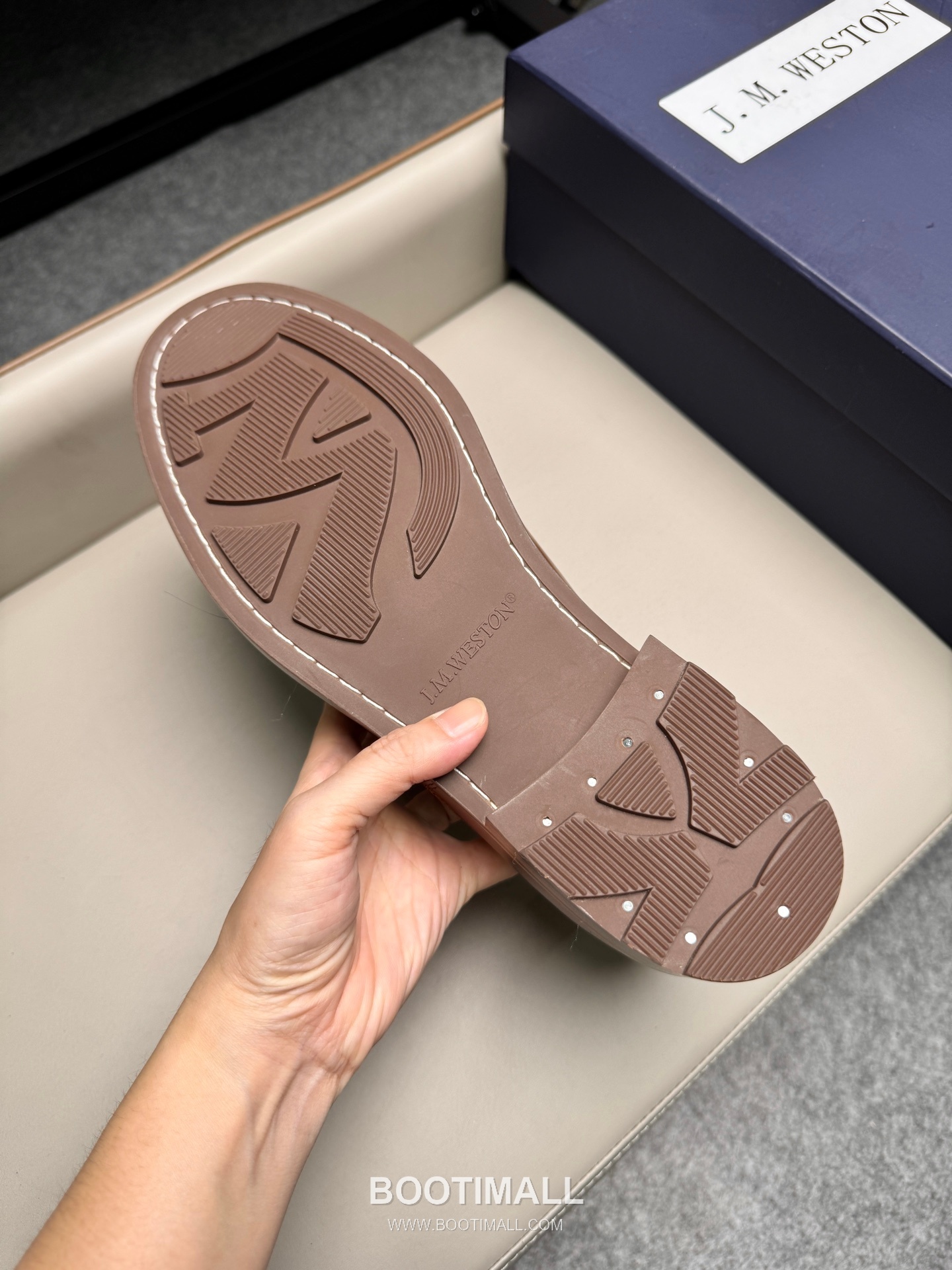 J.M.Weston Classic Calfskin Leather Lace-Up Dress Shoes with Clean Upper Detail 제이엠웨스턴 클래식 카프스킨 레더 레이스업 드레스 슈즈 2.5cm 9