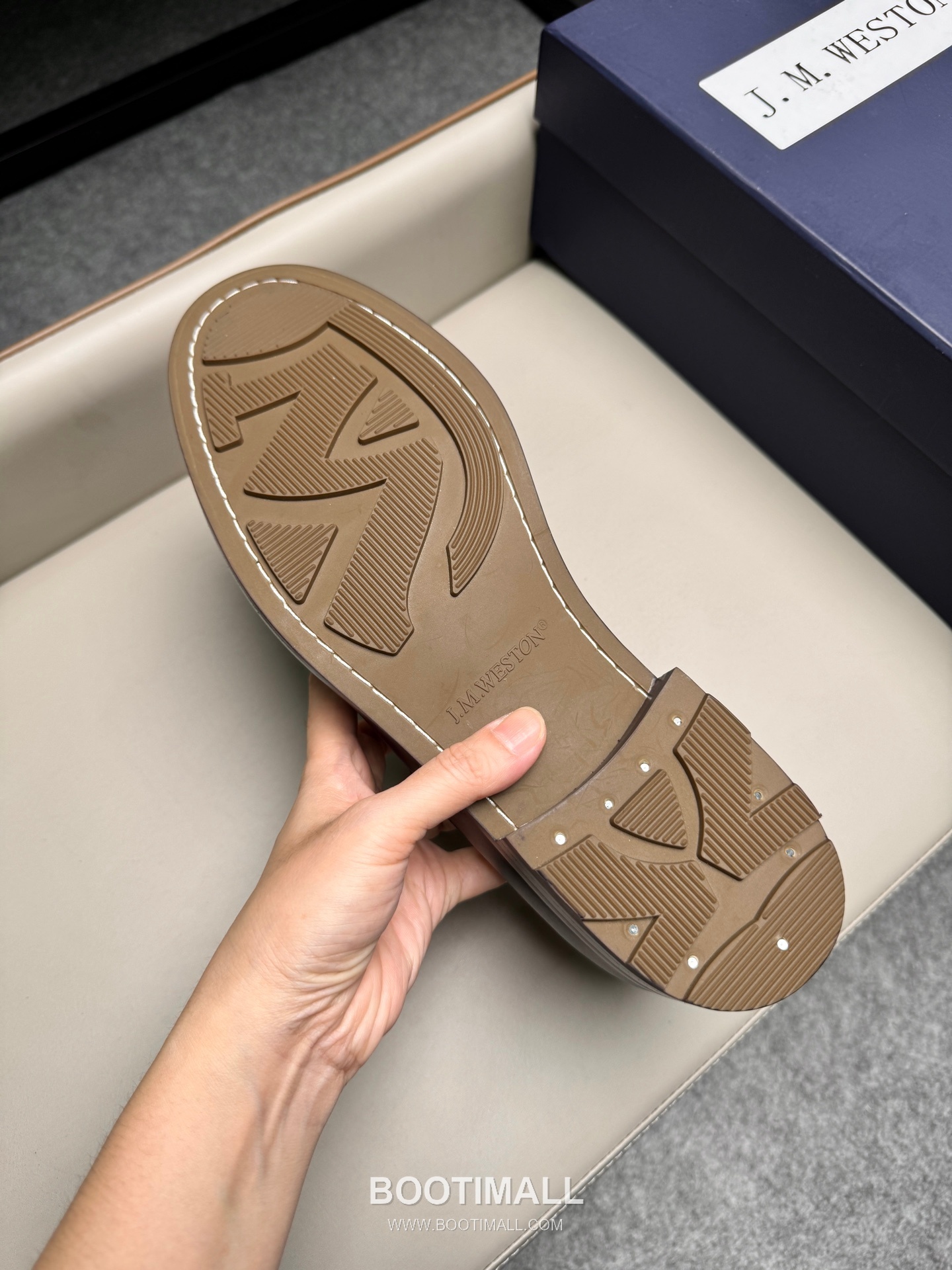 J.M.Weston Classic Calfskin Leather Lace-Up Dress Shoes with Clean Upper Detail 제이엠웨스턴 클래식 카프스킨 레더 레이스업 드레스 슈즈 2.5cm 9