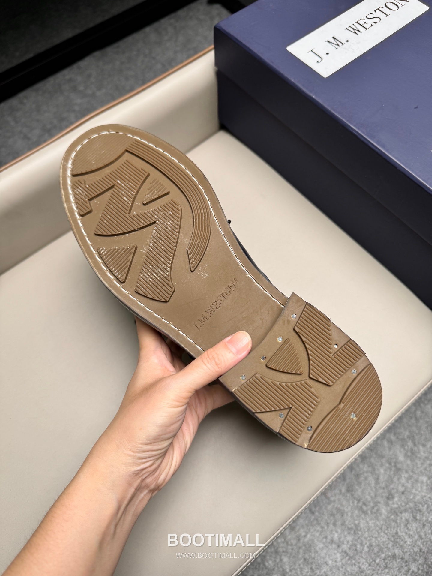 J.M.Weston Classic Calfskin Leather Lace-Up Dress Shoes with Clean Upper Detail 제이엠웨스턴 클래식 카프스킨 레더 레이스업 드레스 슈즈 2.5cm 9