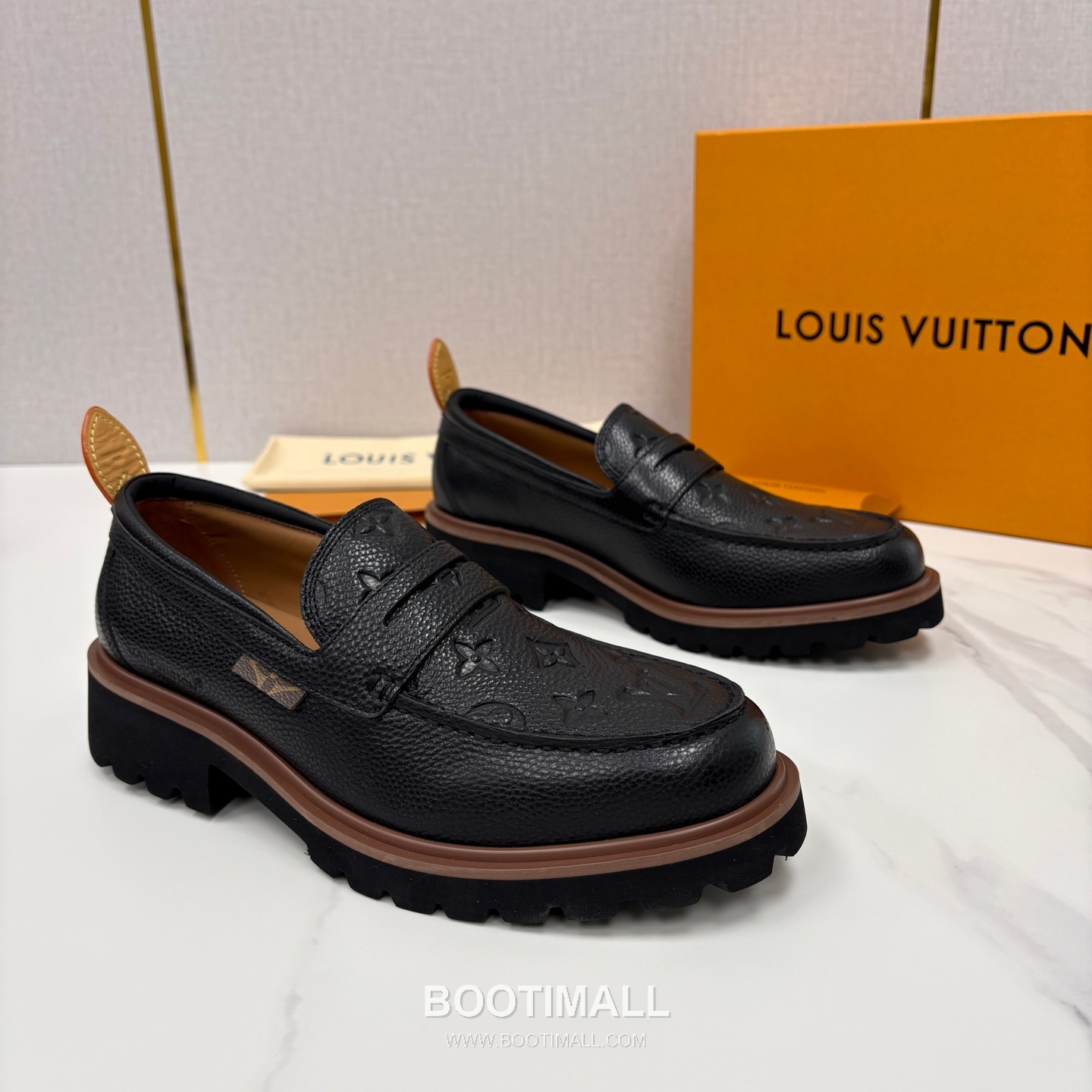 Louis Vuitton Monogram Embossed Calfskin Leather Platform Loafer Shoes with Chunky Rubber Sole Detail 루이비통 모노그램 엠보싱 카프스킨 레더 플랫폼 로퍼 슈즈 4.5cm 3