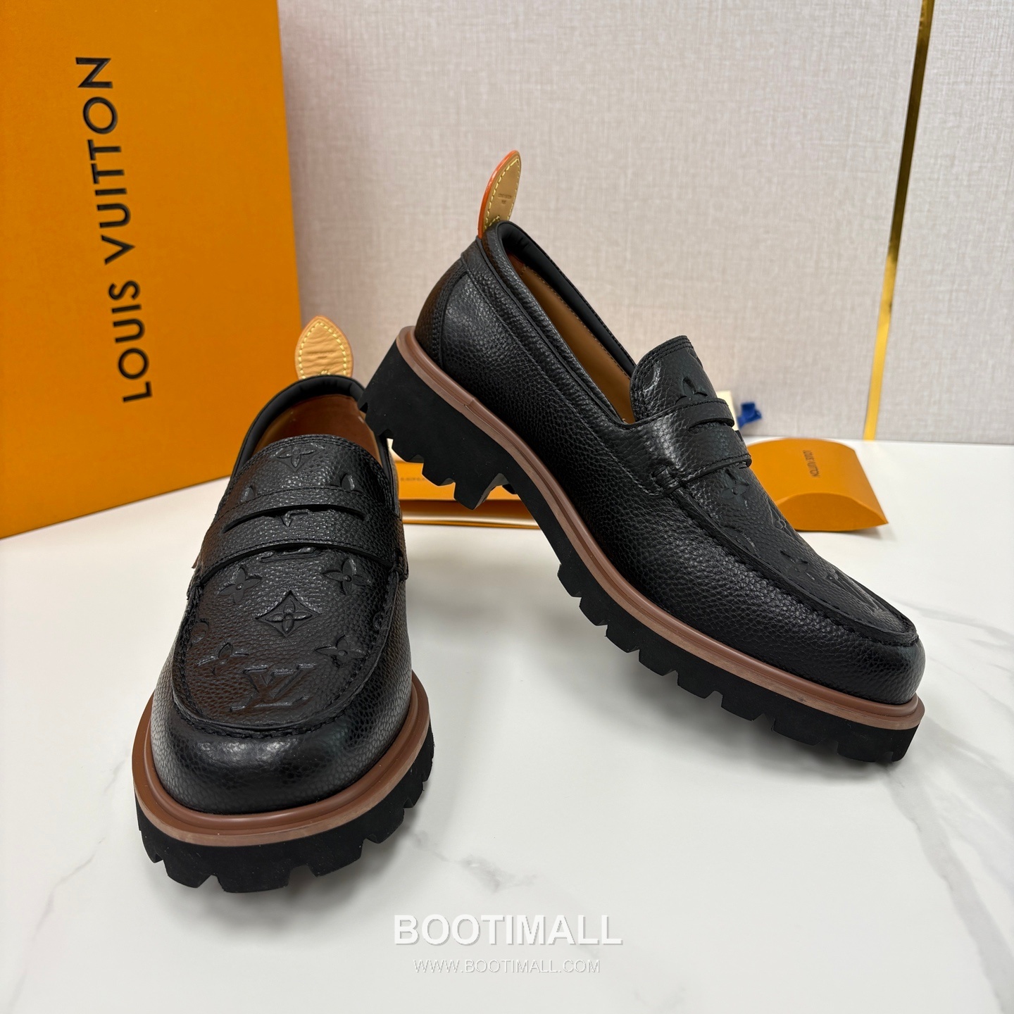 Louis Vuitton Monogram Embossed Calfskin Leather Platform Loafer Shoes with Chunky Rubber Sole Detail 루이비통 모노그램 엠보싱 카프스킨 레더 플랫폼 로퍼 슈즈 4.5cm 4