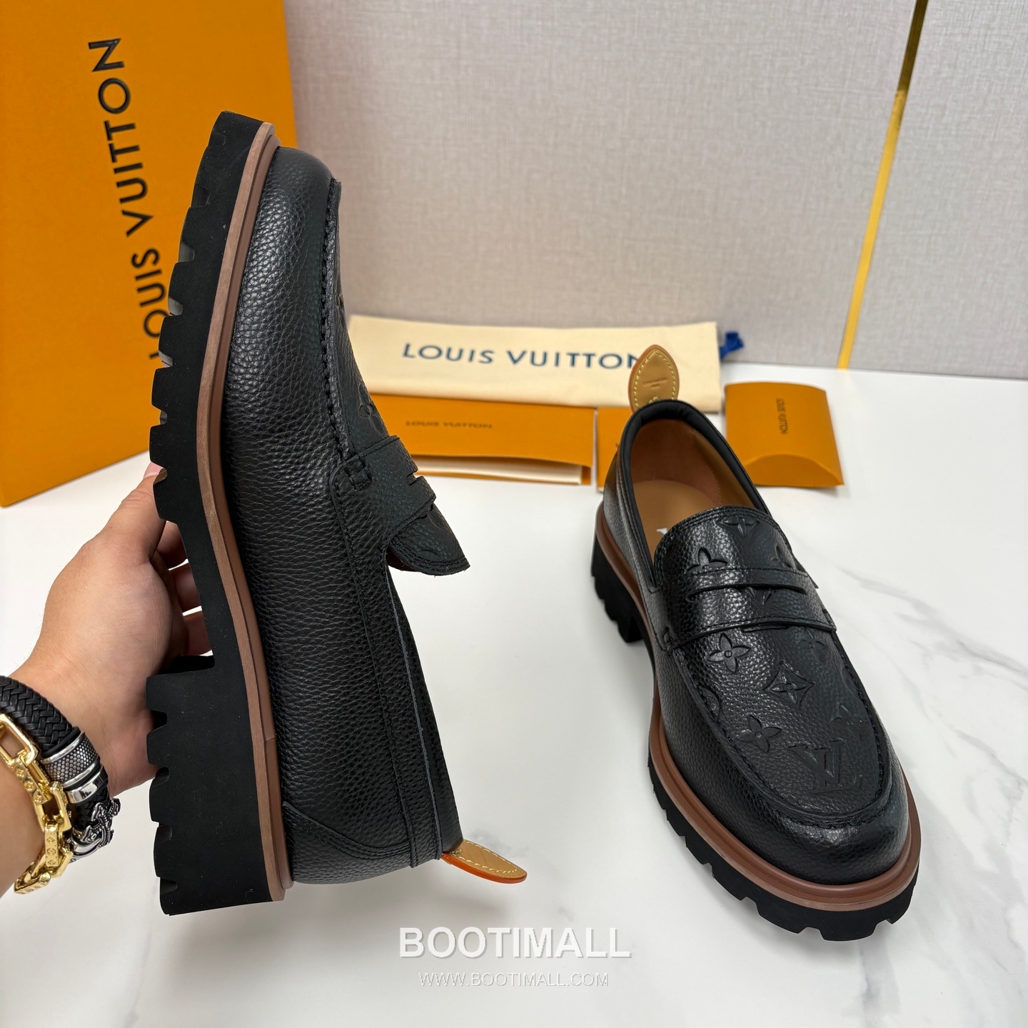 Louis Vuitton Monogram Embossed Calfskin Leather Platform Loafer Shoes with Chunky Rubber Sole Detail 루이비통 모노그램 엠보싱 카프스킨 레더 플랫폼 로퍼 슈즈 4.5cm 7