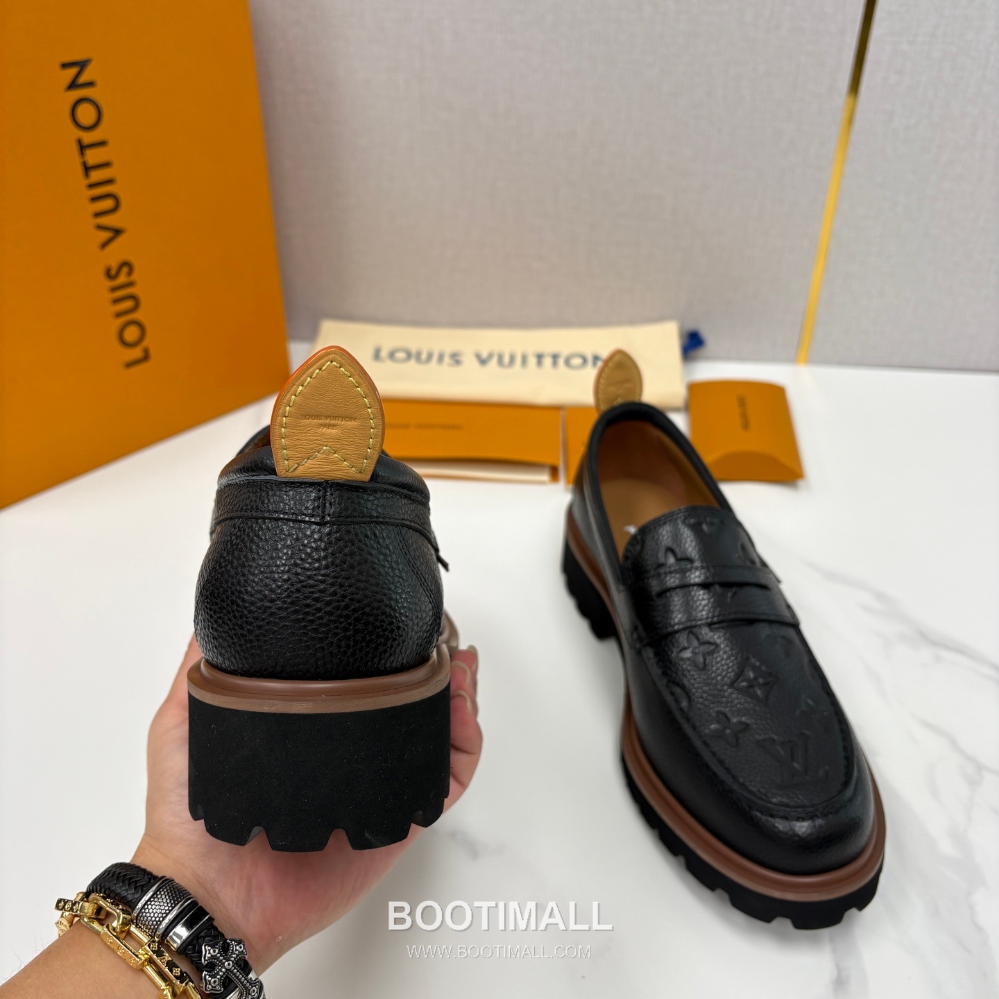 Louis Vuitton Monogram Embossed Calfskin Leather Platform Loafer Shoes with Chunky Rubber Sole Detail 루이비통 모노그램 엠보싱 카프스킨 레더 플랫폼 로퍼 슈즈 4.5cm 8