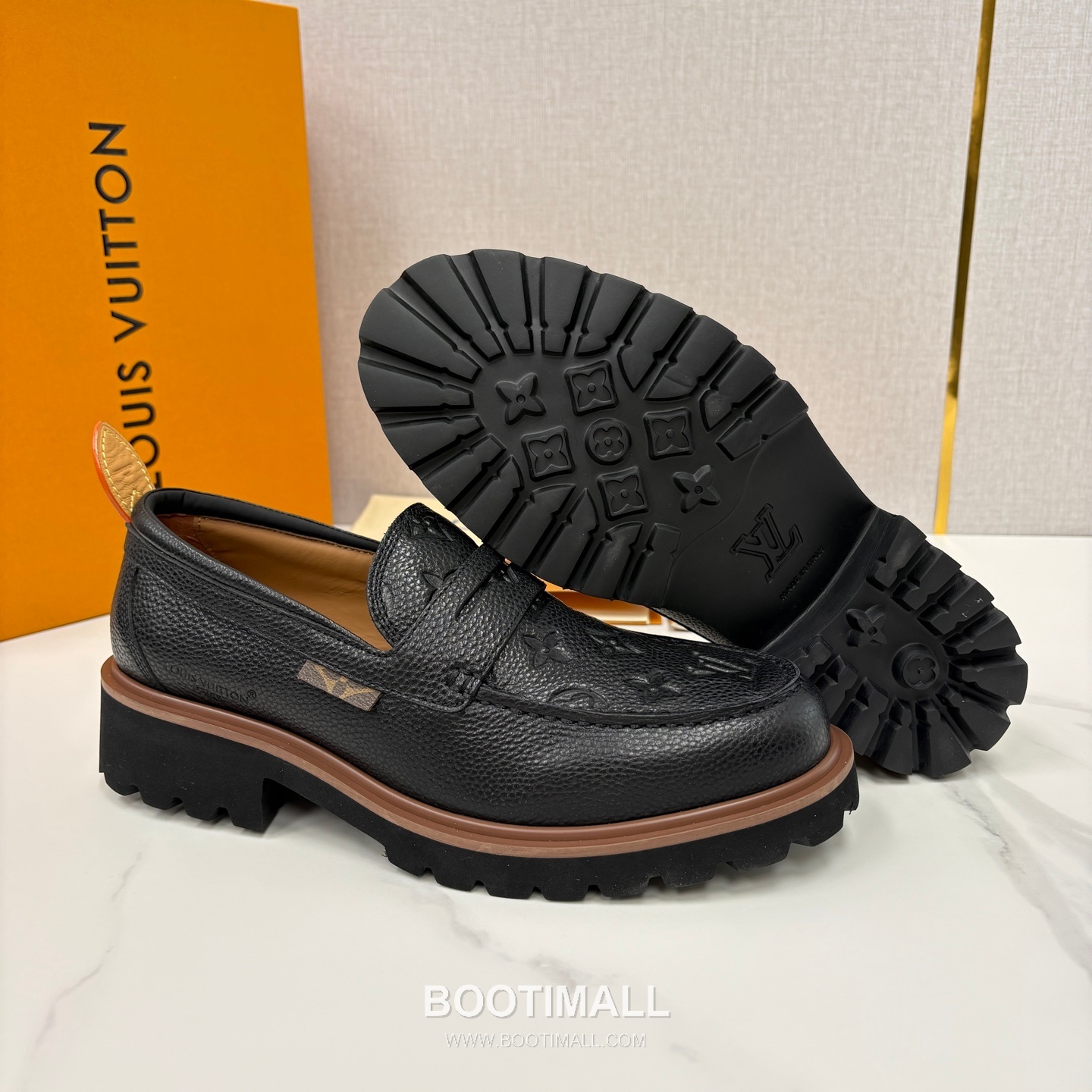 Louis Vuitton Monogram Embossed Calfskin Leather Platform Loafer Shoes with Chunky Rubber Sole Detail 루이비통 모노그램 엠보싱 카프스킨 레더 플랫폼 로퍼 슈즈 4.5cm 9