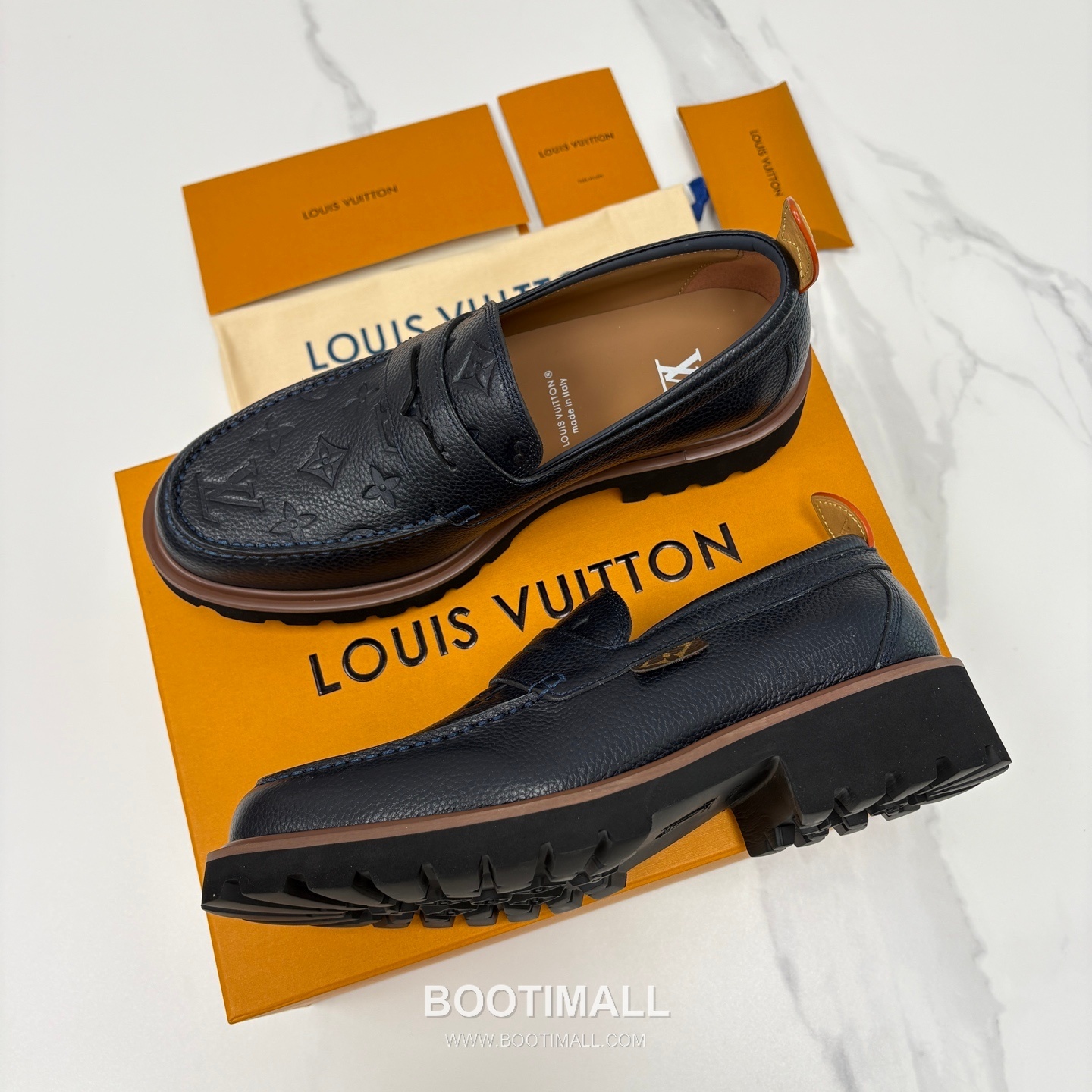 Louis Vuitton Monogram Embossed Calfskin Leather Platform Loafer Shoes with Chunky Rubber Sole Detail 루이비통 모노그램 엠보싱 카프스킨 레더 플랫폼 로퍼 슈즈 4.5cm 2