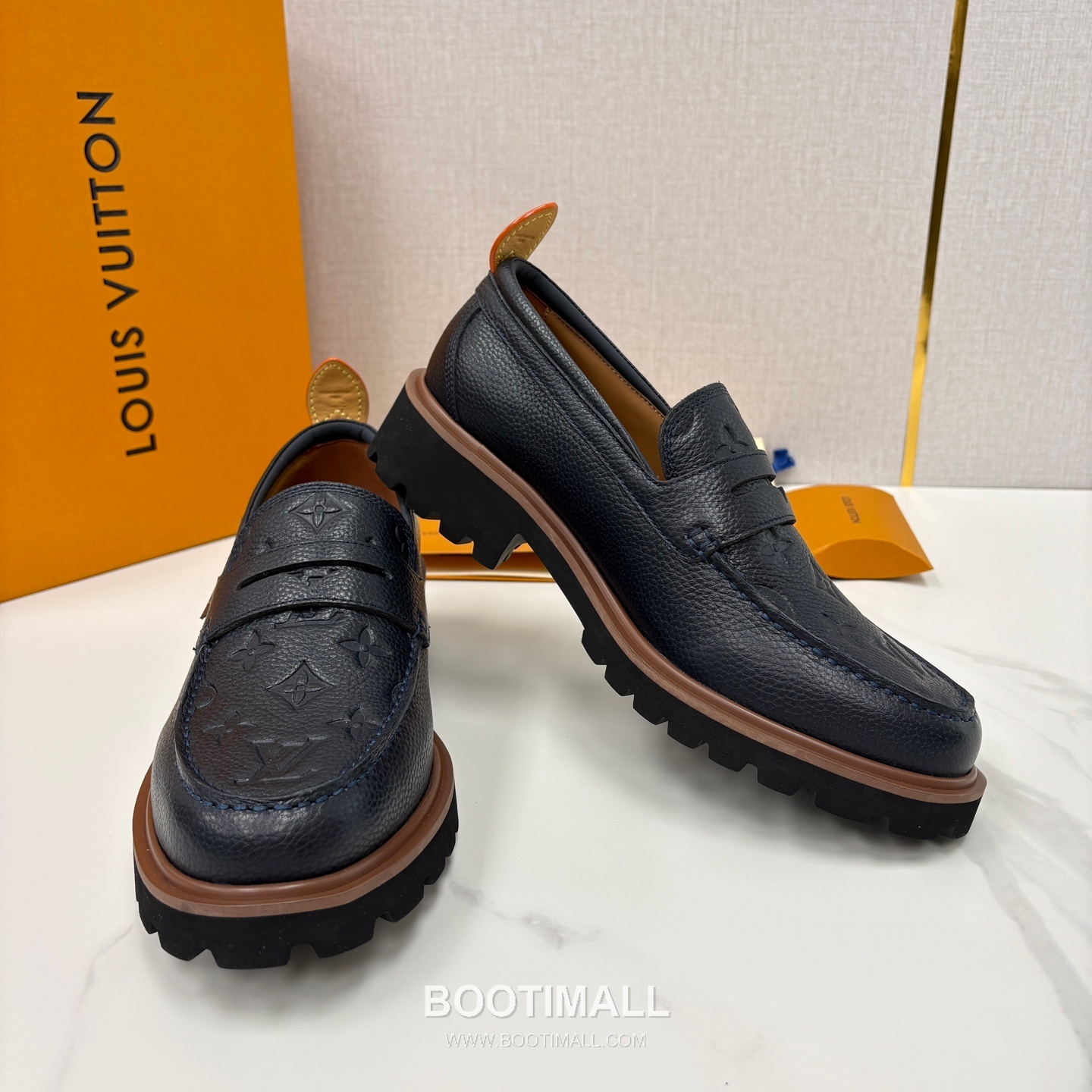 Louis Vuitton Monogram Embossed Calfskin Leather Platform Loafer Shoes with Chunky Rubber Sole Detail 루이비통 모노그램 엠보싱 카프스킨 레더 플랫폼 로퍼 슈즈 4.5cm 4