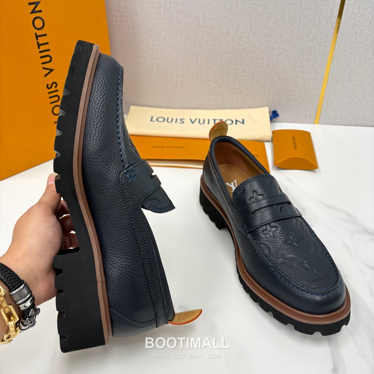 Louis Vuitton Monogram Embossed Calfskin Leather Platform Loafer Shoes with Chunky Rubber Sole Detail 루이비통 모노그램 엠보싱 카프스킨 레더 플랫폼 로퍼 슈즈 4.5cm 7