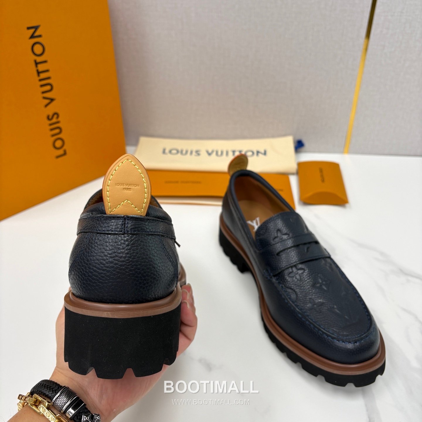 Louis Vuitton Monogram Embossed Calfskin Leather Platform Loafer Shoes with Chunky Rubber Sole Detail 루이비통 모노그램 엠보싱 카프스킨 레더 플랫폼 로퍼 슈즈 4.5cm 8