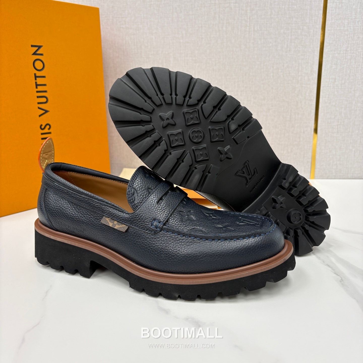 Louis Vuitton Monogram Embossed Calfskin Leather Platform Loafer Shoes with Chunky Rubber Sole Detail 루이비통 모노그램 엠보싱 카프스킨 레더 플랫폼 로퍼 슈즈 4.5cm 9