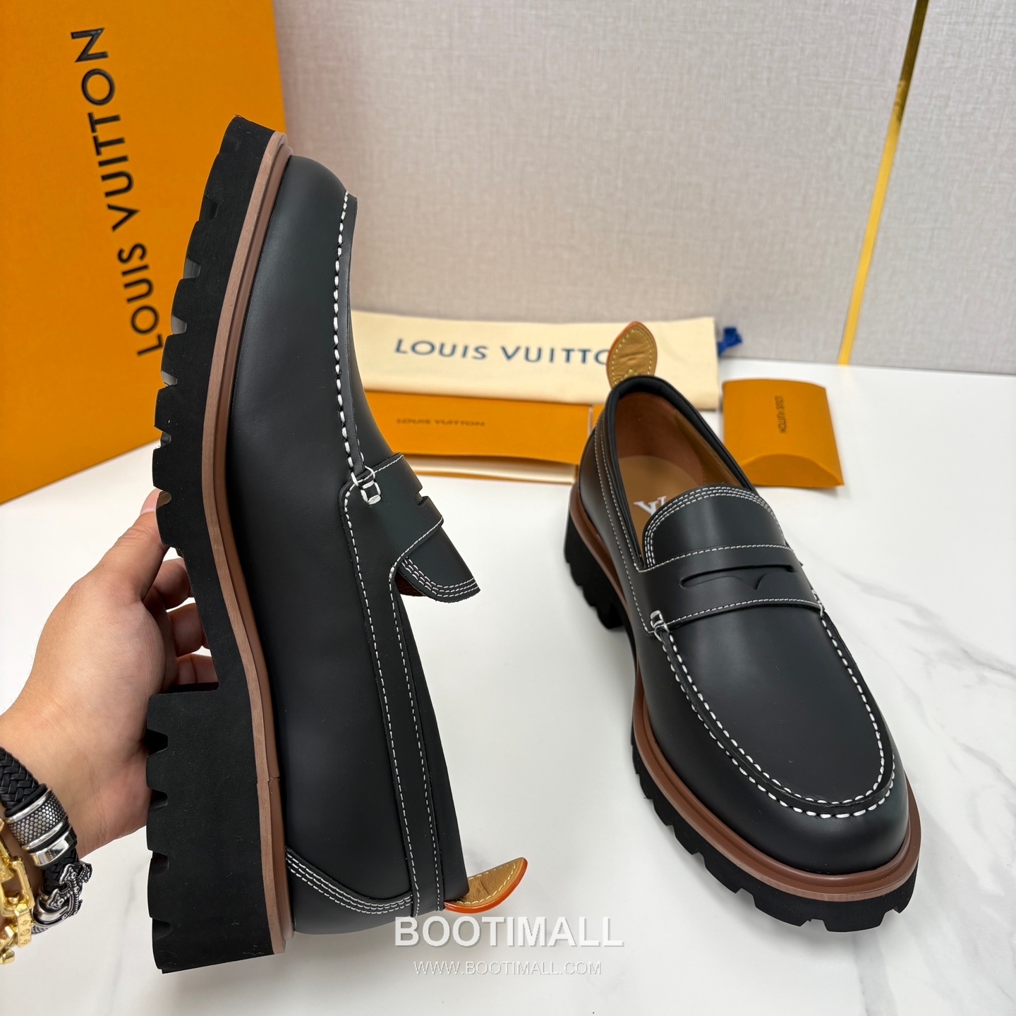 Louis Vuitton Monogram Embossed Calfskin Leather Platform Loafer Shoes with Chunky Rubber Sole Detail 루이비통 모노그램 엠보싱 카프스킨 레더 플랫폼 로퍼 슈즈 4.5cm 7