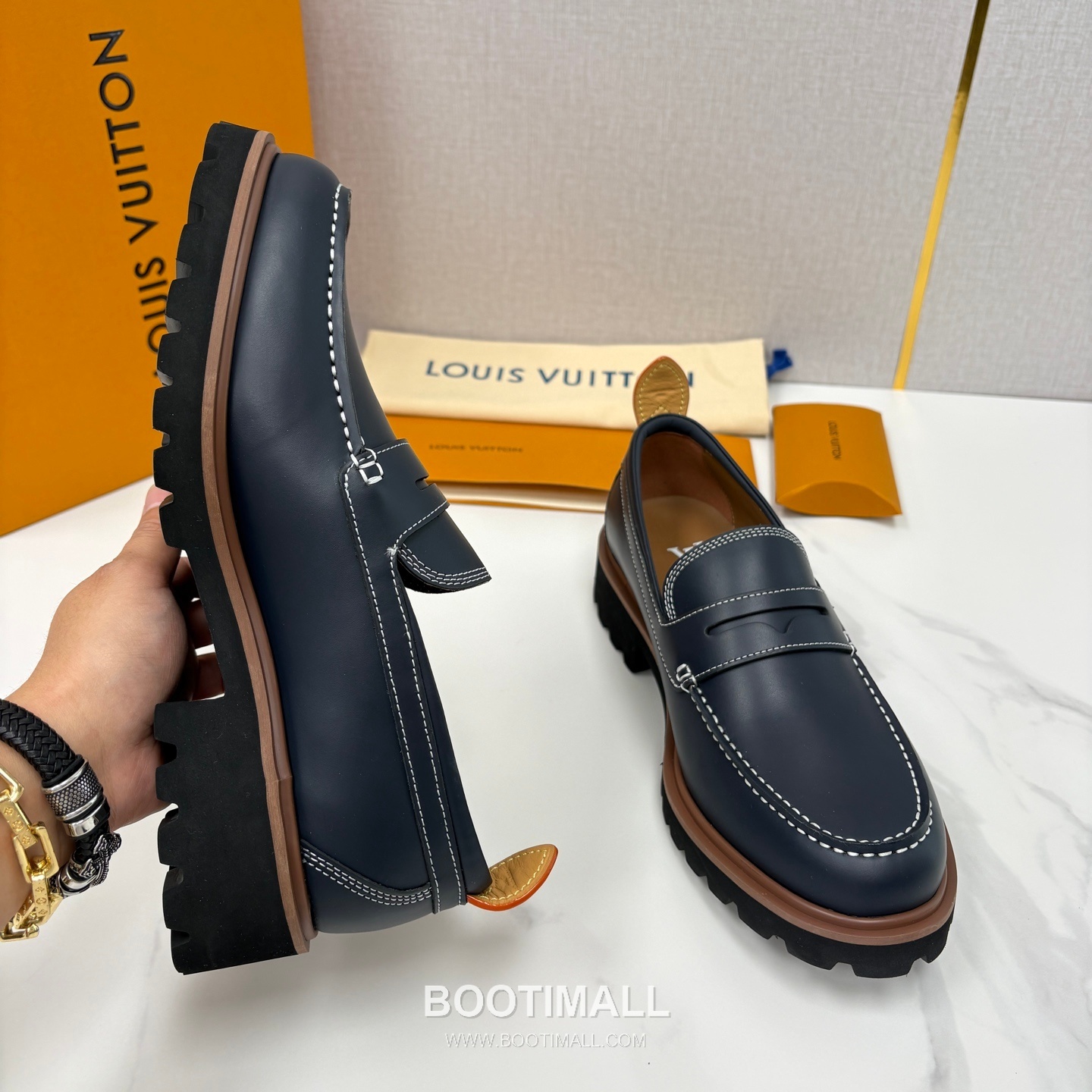 Louis Vuitton Monogram Embossed Calfskin Leather Platform Loafer Shoes with Chunky Rubber Sole Detail 루이비통 모노그램 엠보싱 카프스킨 레더 플랫폼 로퍼 슈즈 4.5cm 7