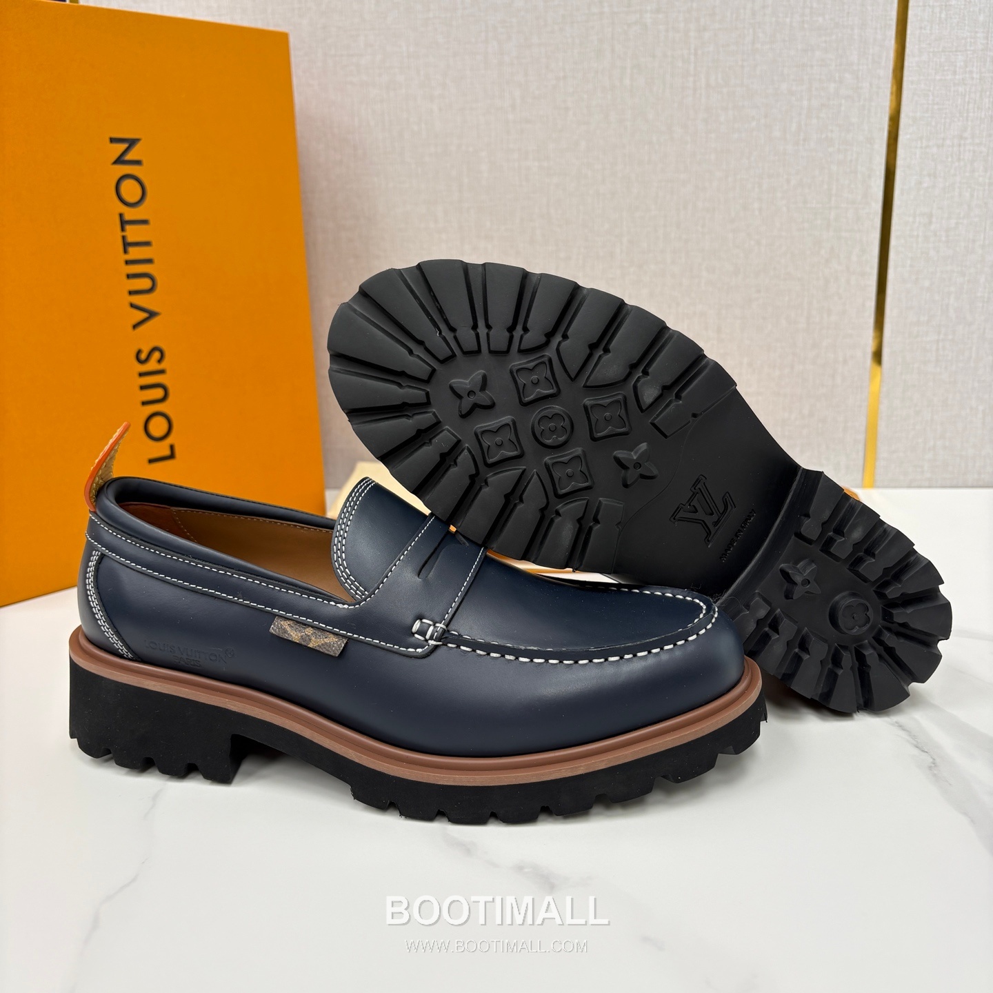 Louis Vuitton Monogram Embossed Calfskin Leather Platform Loafer Shoes with Chunky Rubber Sole Detail 루이비통 모노그램 엠보싱 카프스킨 레더 플랫폼 로퍼 슈즈 4.5cm 9