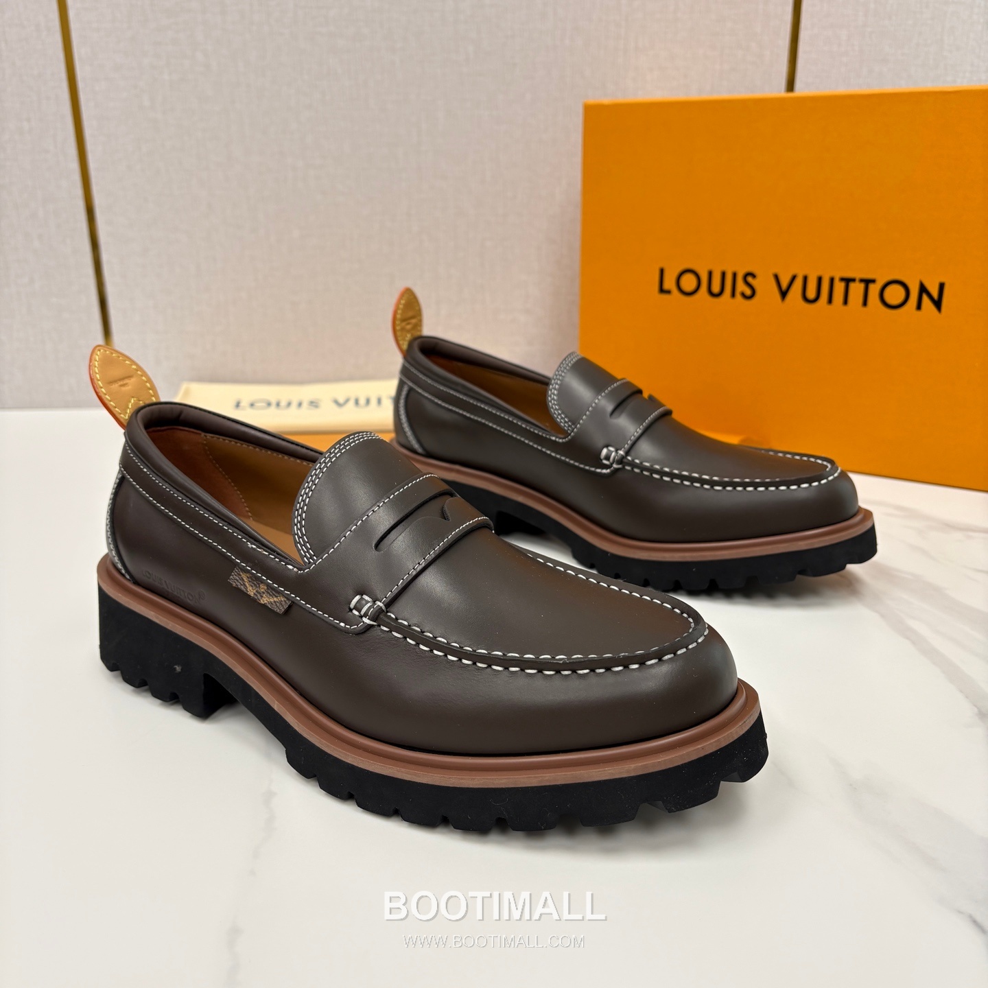 Louis Vuitton Monogram Embossed Calfskin Leather Platform Loafer Shoes with Chunky Rubber Sole Detail 루이비통 모노그램 엠보싱 카프스킨 레더 플랫폼 로퍼 슈즈 4.5cm 3