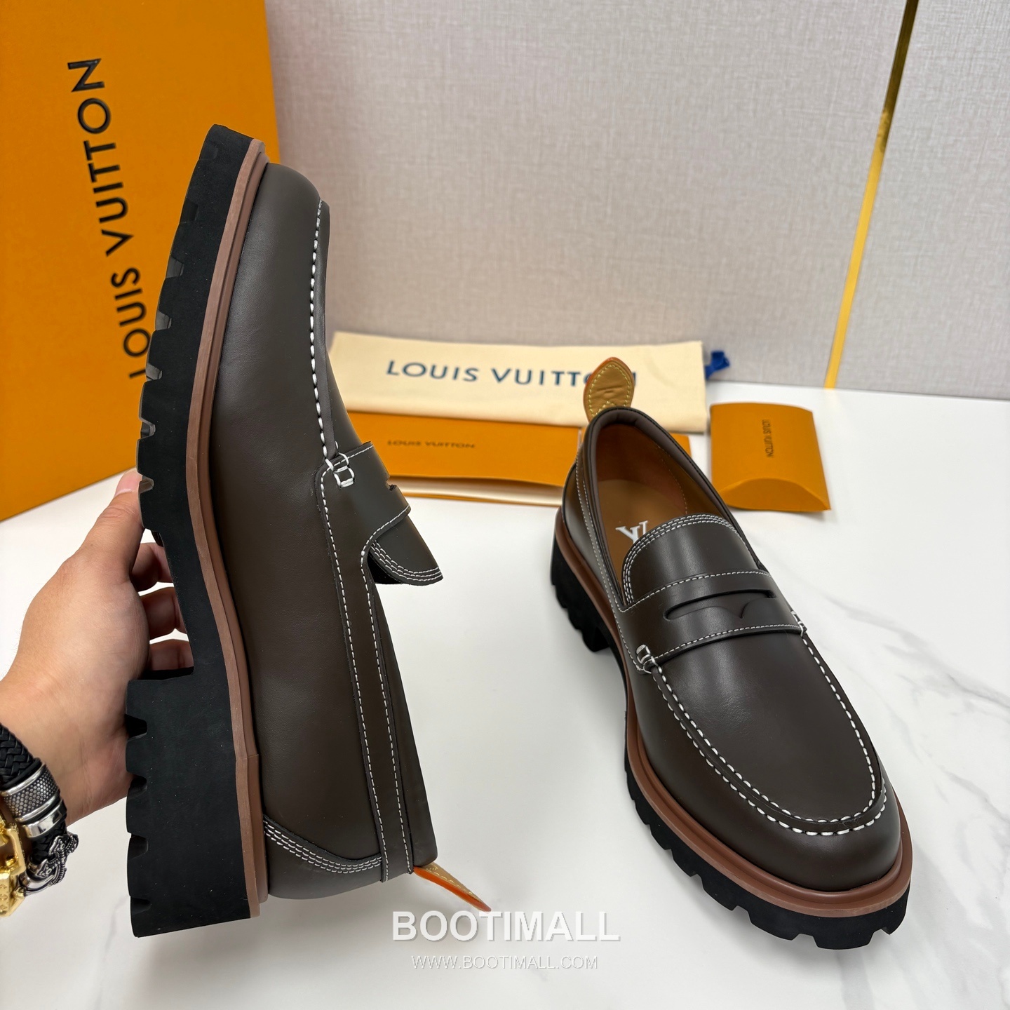 Louis Vuitton Monogram Embossed Calfskin Leather Platform Loafer Shoes with Chunky Rubber Sole Detail 루이비통 모노그램 엠보싱 카프스킨 레더 플랫폼 로퍼 슈즈 4.5cm 7