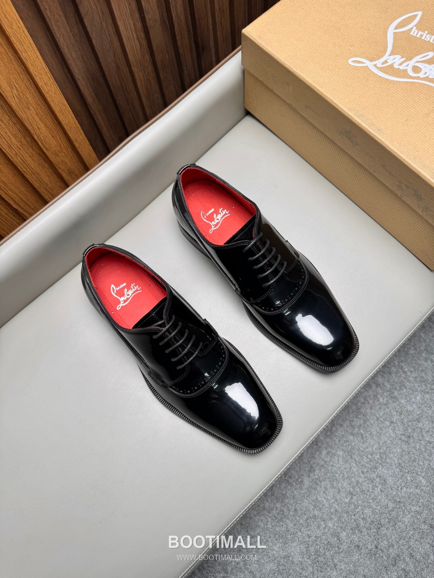 Christian Louboutin Calfskin Leather Loafer Shoes with Red Sole Detail 크리스찬루부탱 카프스킨 레더 로퍼 슈즈 2.5cm 1