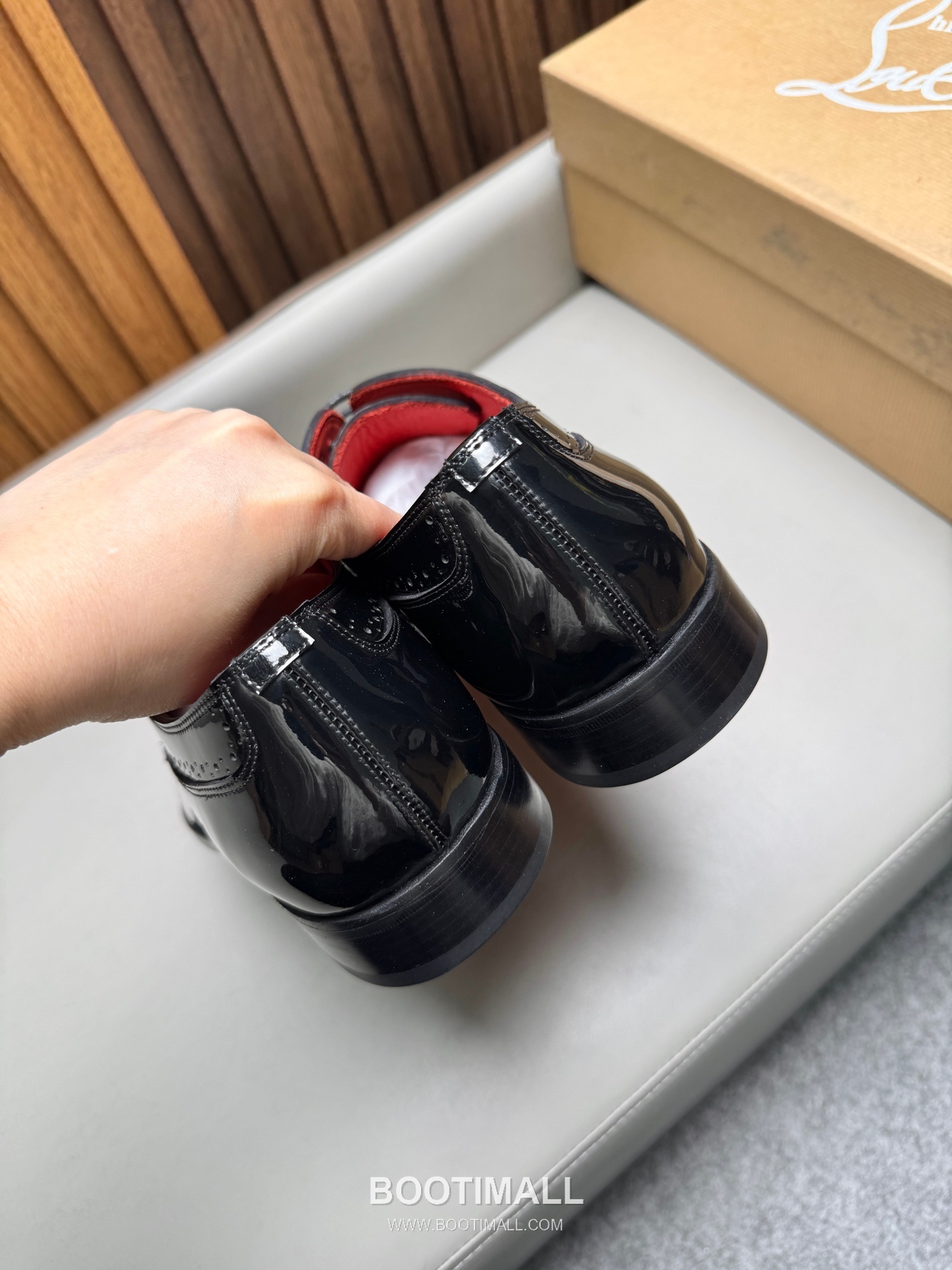 Christian Louboutin Calfskin Leather Loafer Shoes with Red Sole Detail 크리스찬루부탱 카프스킨 레더 로퍼 슈즈 2.5cm 5