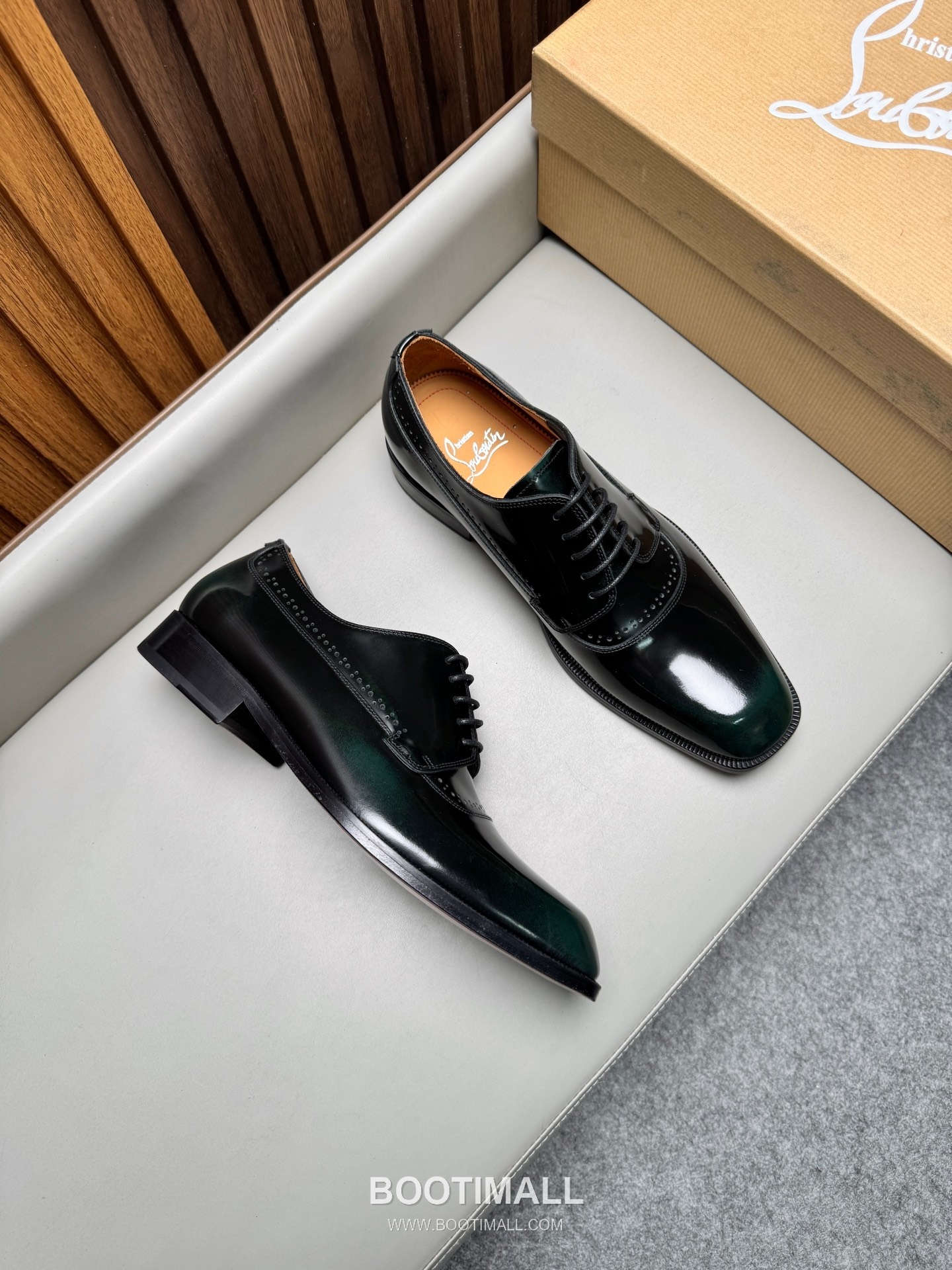 Christian Louboutin Calfskin Leather Loafer Shoes with Red Sole Detail 크리스찬루부탱 카프스킨 레더 로퍼 슈즈 2.5cm 2