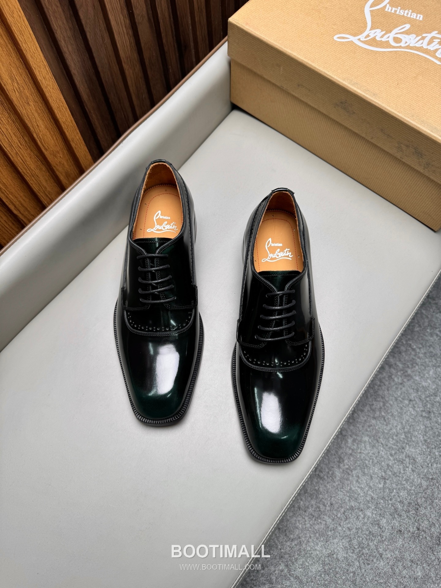 Christian Louboutin Calfskin Leather Loafer Shoes with Red Sole Detail 크리스찬루부탱 카프스킨 레더 로퍼 슈즈 2.5cm 4