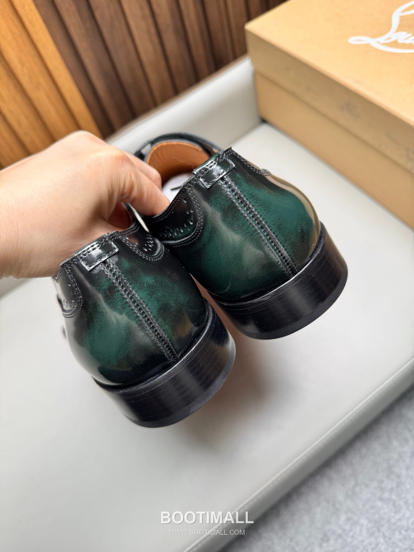 Christian Louboutin Calfskin Leather Loafer Shoes with Red Sole Detail 크리스찬루부탱 카프스킨 레더 로퍼 슈즈 2.5cm 5