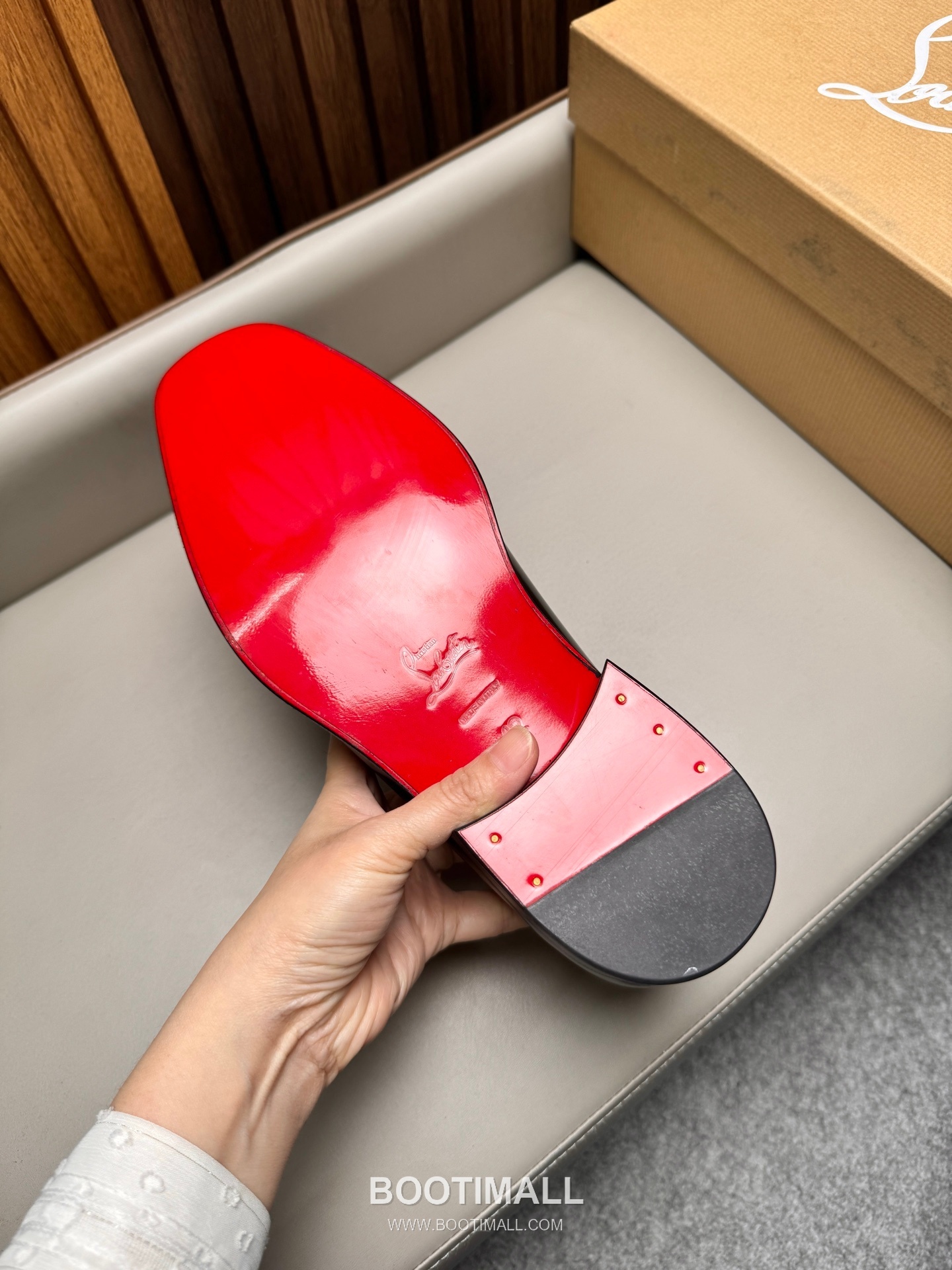 Christian Louboutin Calfskin Leather Loafer Shoes with Red Sole Detail 크리스찬루부탱 카프스킨 레더 로퍼 슈즈 2.5cm 9