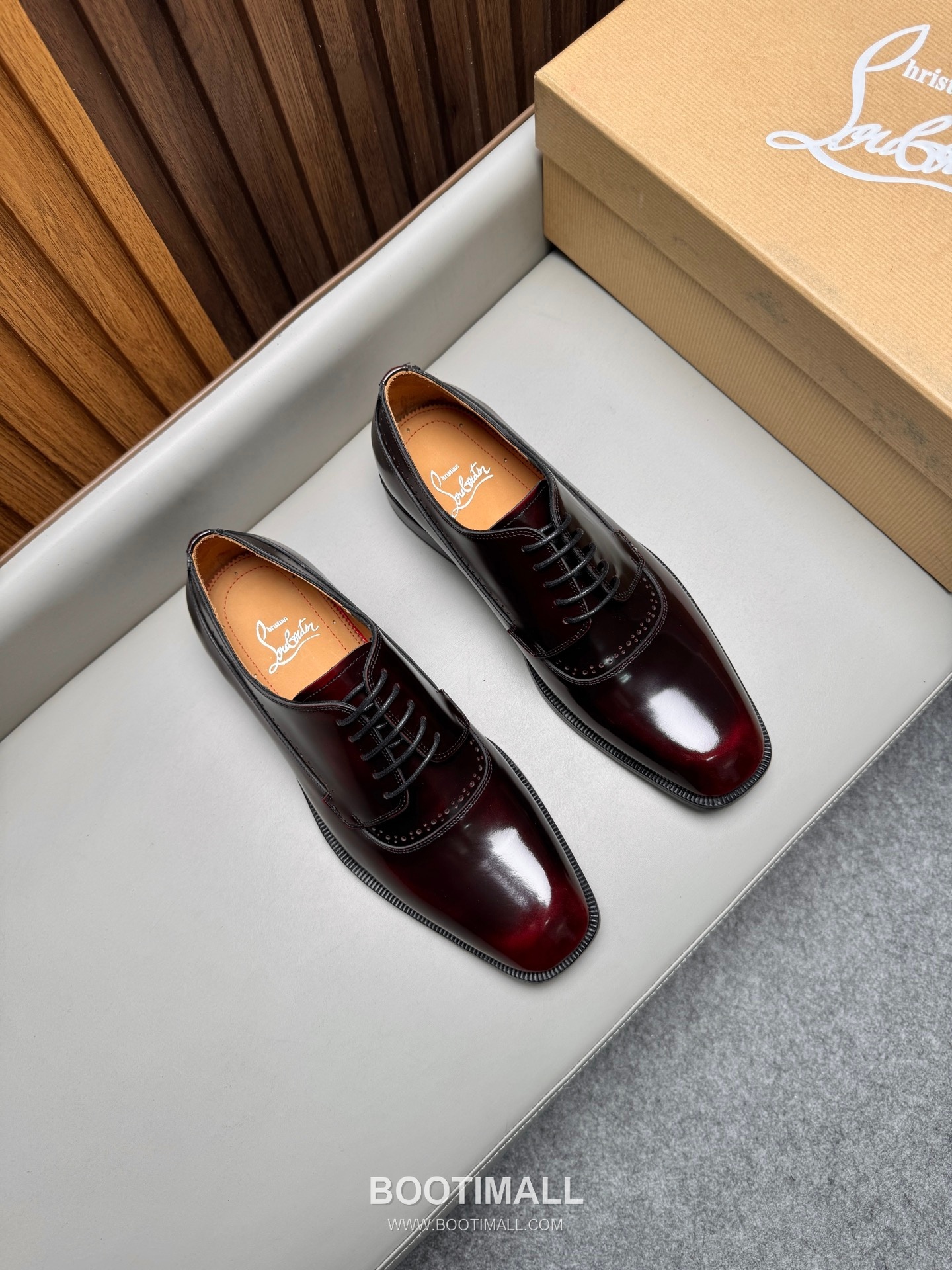 Christian Louboutin Calfskin Leather Loafer Shoes with Red Sole Detail 크리스찬루부탱 카프스킨 레더 로퍼 슈즈 2.5cm 1