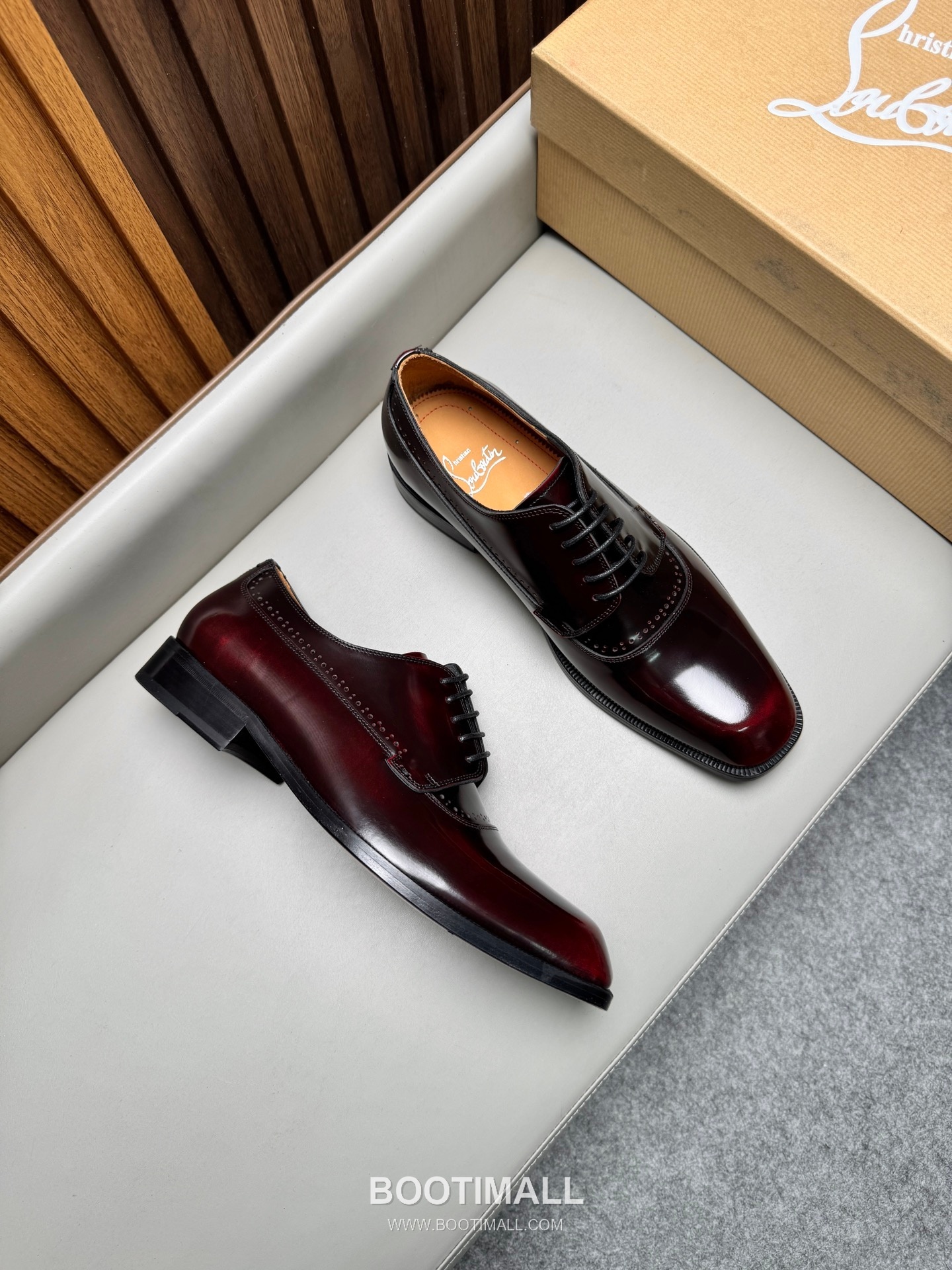 Christian Louboutin Calfskin Leather Loafer Shoes with Red Sole Detail 크리스찬루부탱 카프스킨 레더 로퍼 슈즈 2.5cm 2