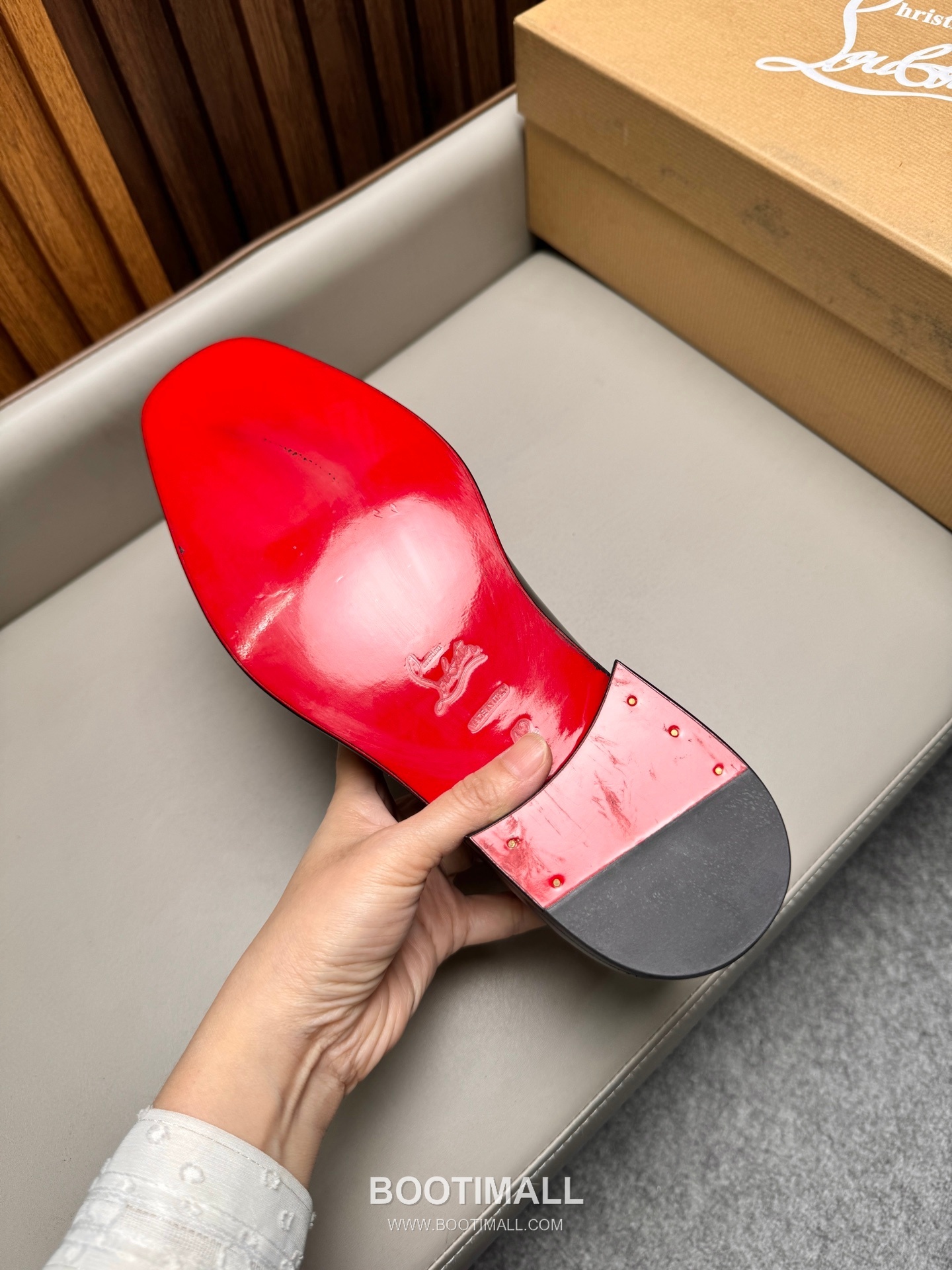 Christian Louboutin Calfskin Leather Loafer Shoes with Red Sole Detail 크리스찬루부탱 카프스킨 레더 로퍼 슈즈 2.5cm 9