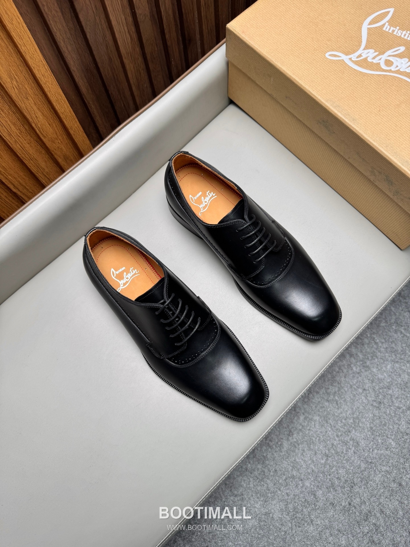 Christian Louboutin Calfskin Leather Loafer Shoes with Red Sole Detail 크리스찬루부탱 카프스킨 레더 로퍼 슈즈 2.5cm 1