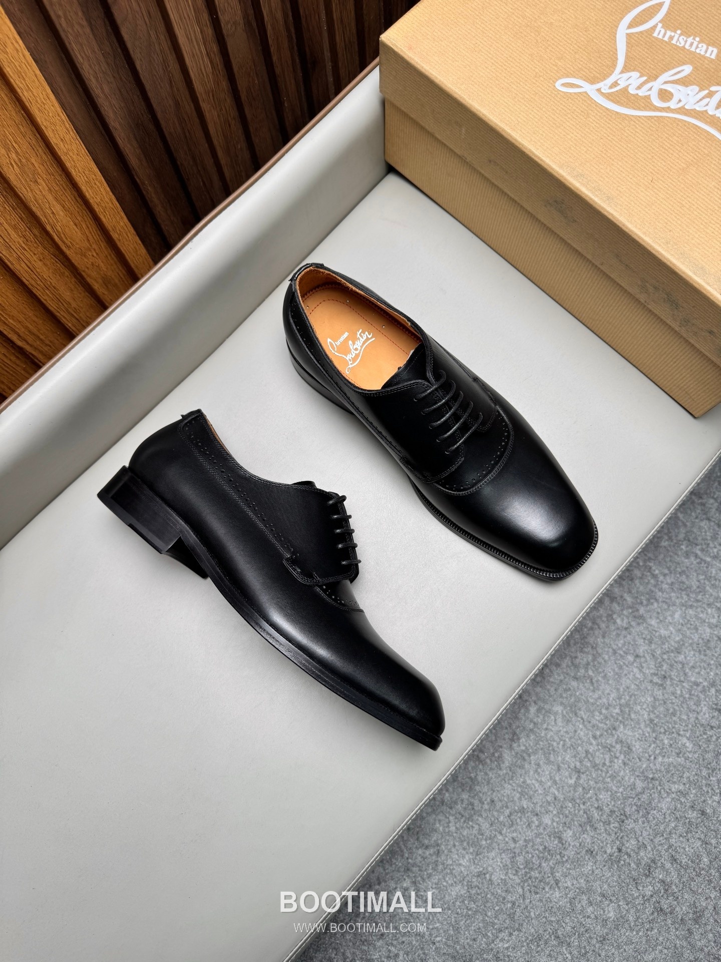 Christian Louboutin Calfskin Leather Loafer Shoes with Red Sole Detail 크리스찬루부탱 카프스킨 레더 로퍼 슈즈 2.5cm 2