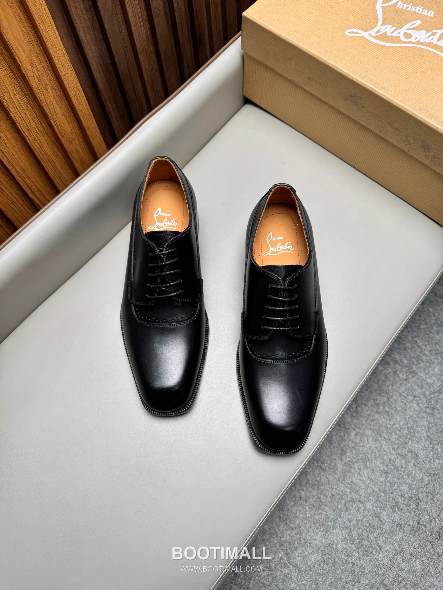 Christian Louboutin Calfskin Leather Loafer Shoes with Red Sole Detail 크리스찬루부탱 카프스킨 레더 로퍼 슈즈 2.5cm 4