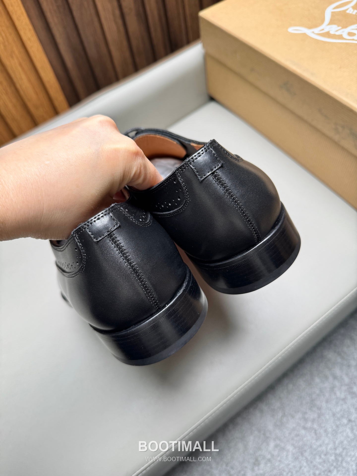 Christian Louboutin Calfskin Leather Loafer Shoes with Red Sole Detail 크리스찬루부탱 카프스킨 레더 로퍼 슈즈 2.5cm 5