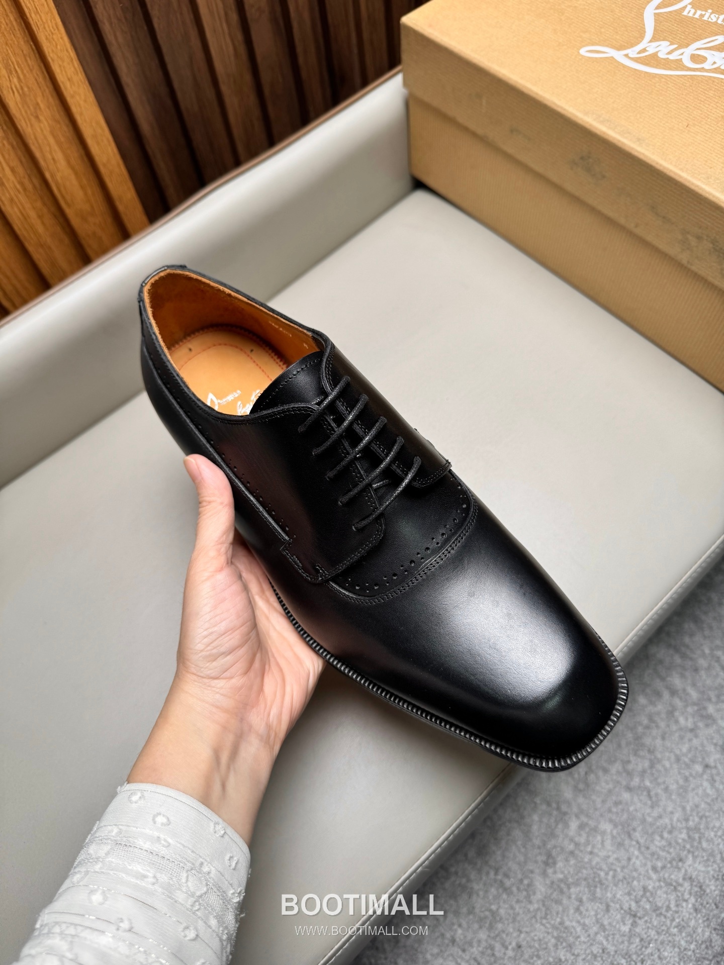 Christian Louboutin Calfskin Leather Loafer Shoes with Red Sole Detail 크리스찬루부탱 카프스킨 레더 로퍼 슈즈 2.5cm 7