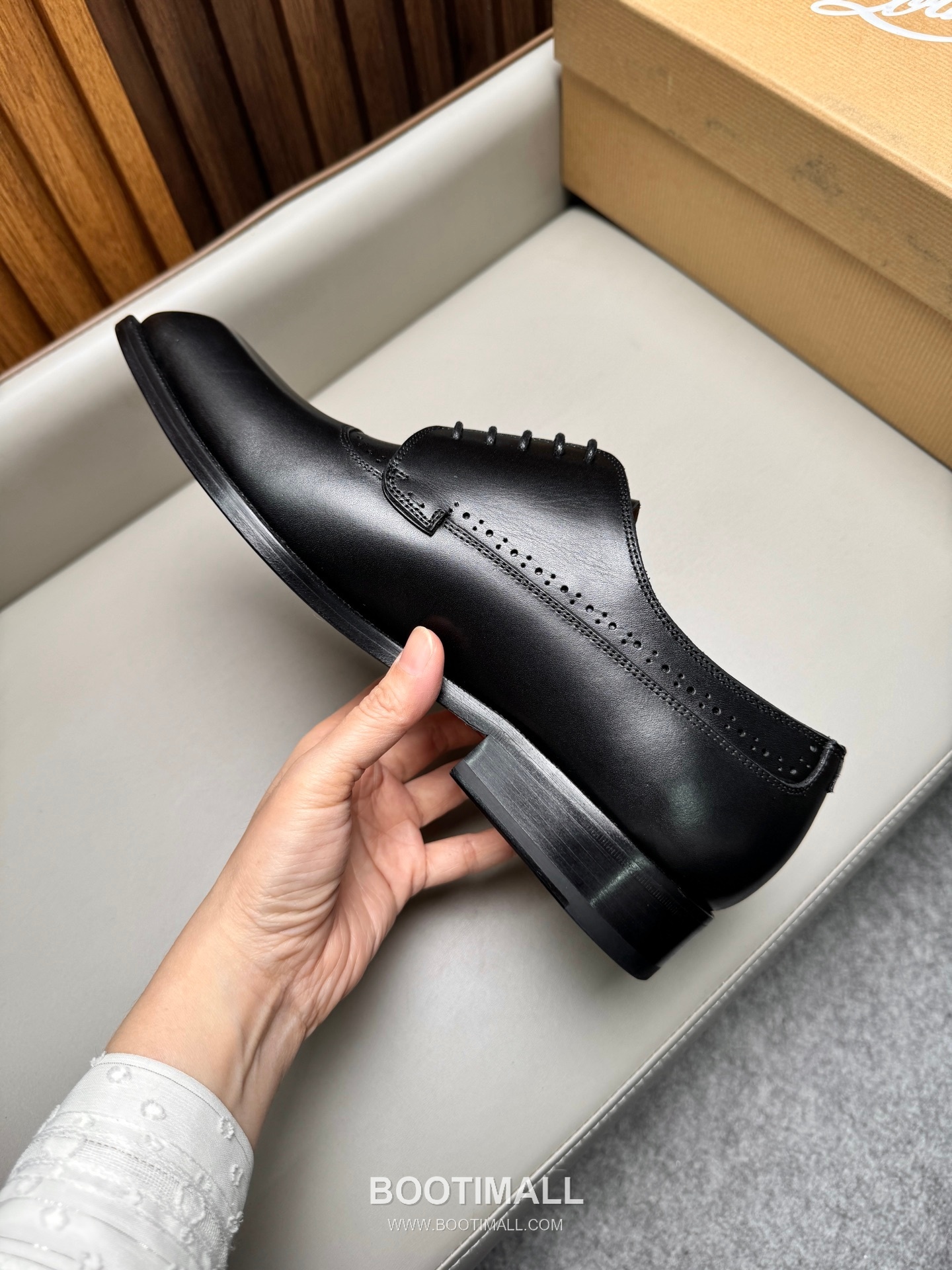 Christian Louboutin Calfskin Leather Loafer Shoes with Red Sole Detail 크리스찬루부탱 카프스킨 레더 로퍼 슈즈 2.5cm 8