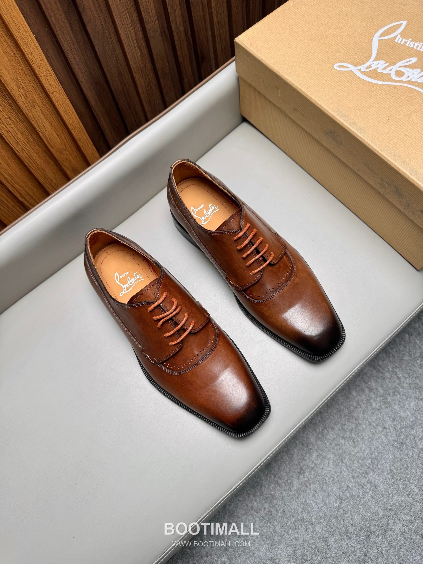 Christian Louboutin Calfskin Leather Loafer Shoes with Red Sole Detail 크리스찬루부탱 카프스킨 레더 로퍼 슈즈 2.5cm 1